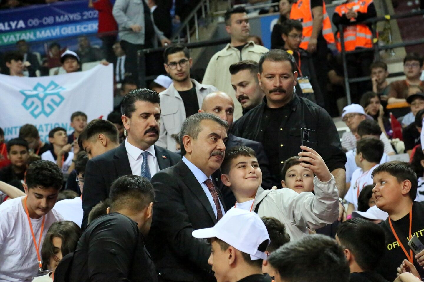 Bakan Tekin, Antalya'da Robot Yarışmasına Katıldı (4)