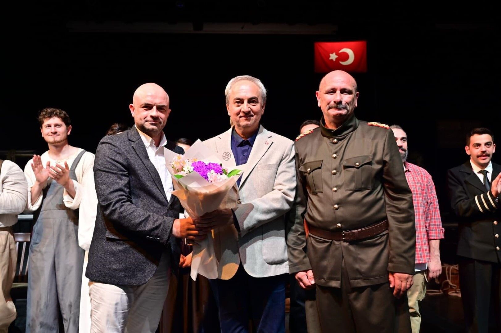“Bandırma Vapuru” Kepez’de Ayakta Alkışlandı (3)