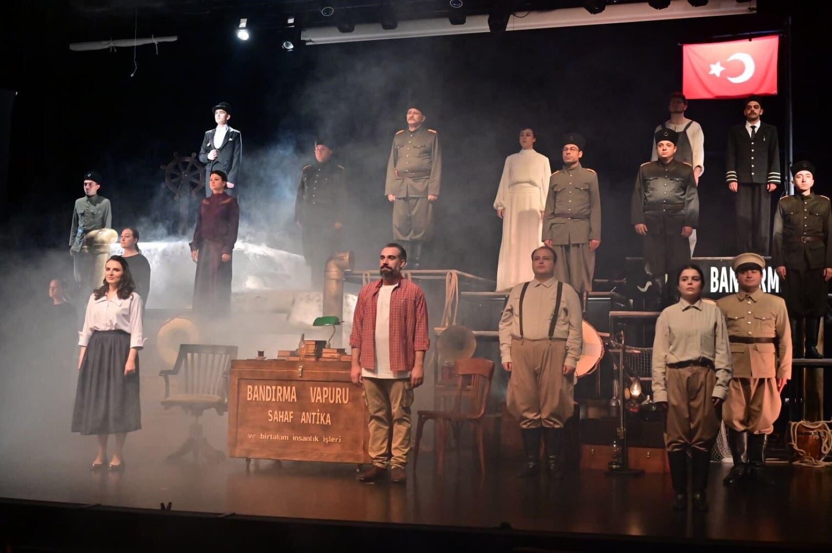 “Bandırma Vapuru” Kepez’de Ayakta Alkışlandı (4)