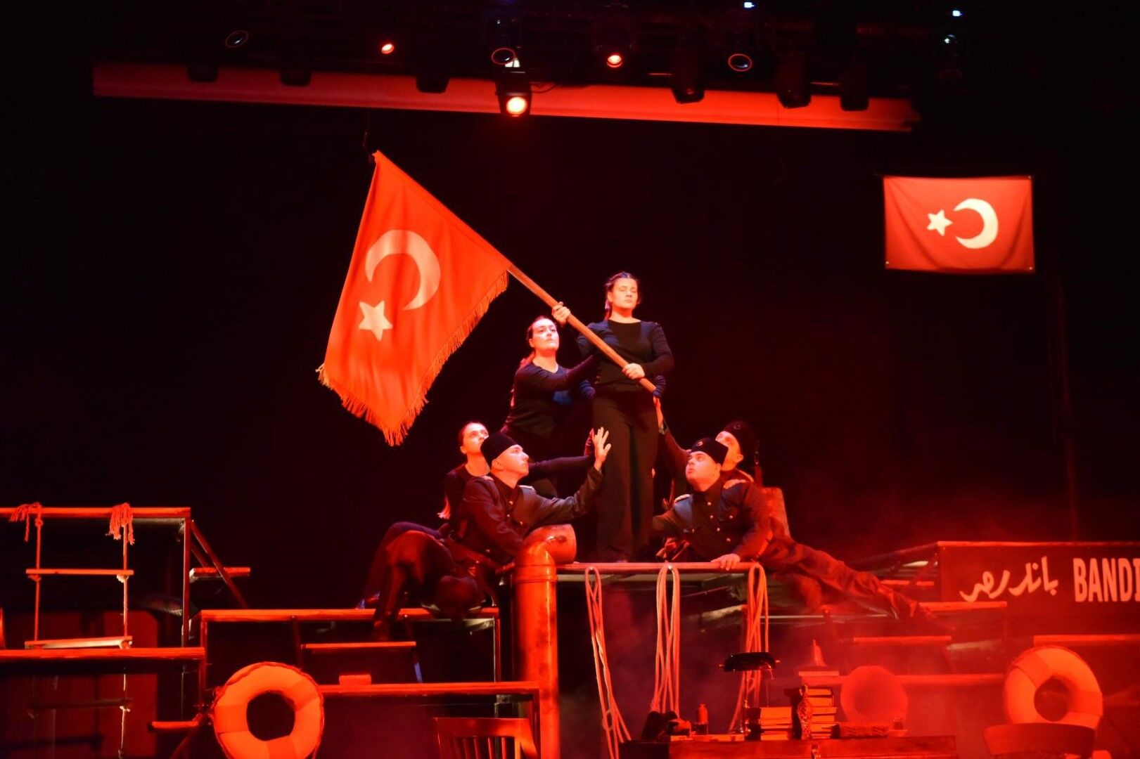 “Bandırma Vapuru” Kepez’de Ayakta Alkışlandı (6)
