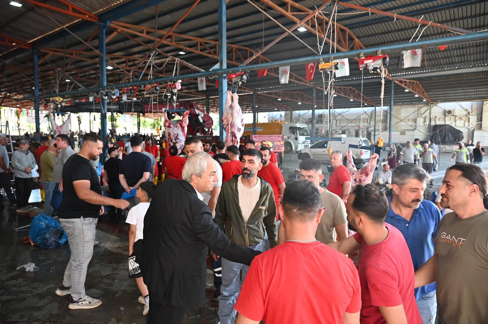 Başkan Kocagöz Bayram Namazı Sonrası Kesim Alanlarını Ziyaret Etti (10)