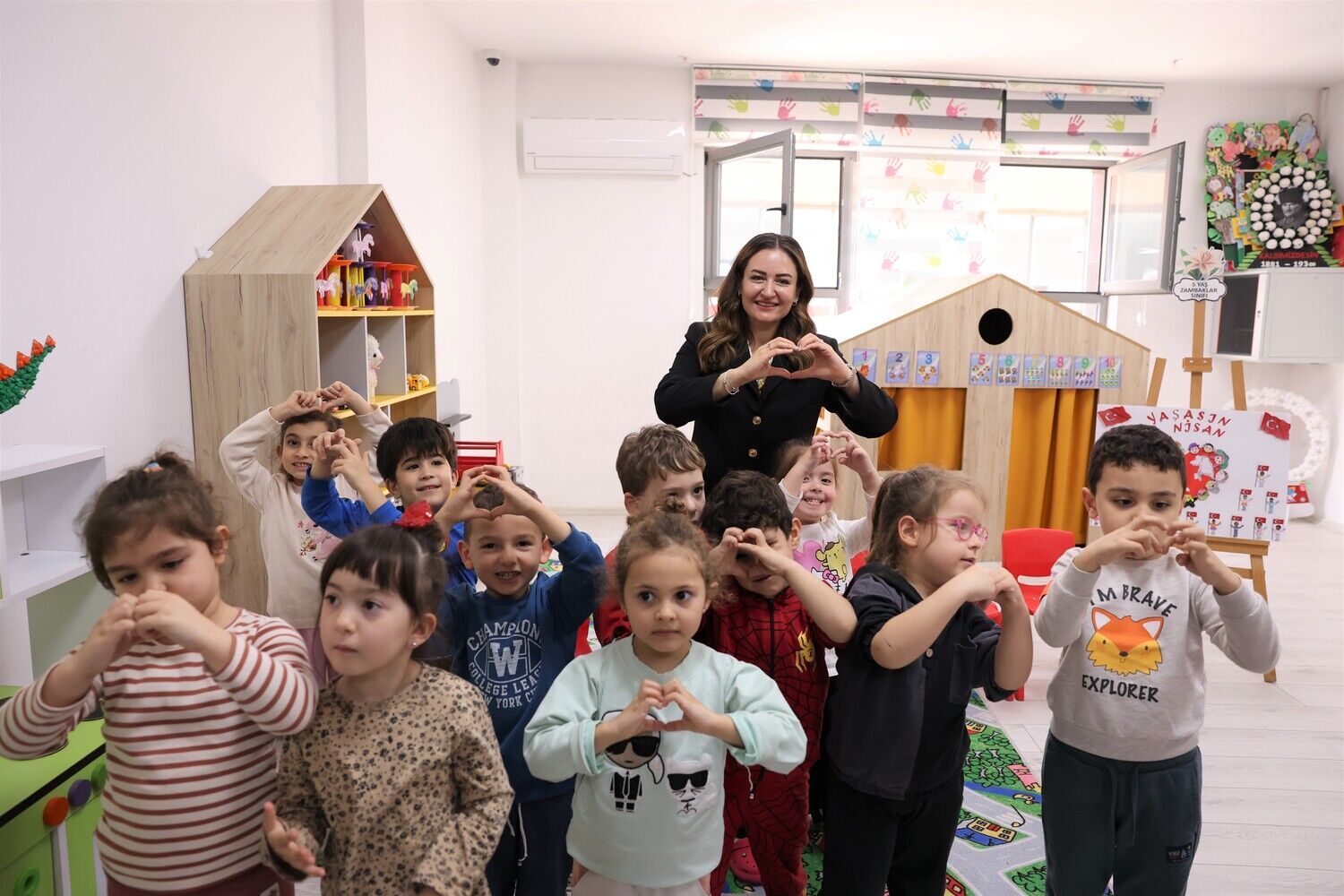 Başkan Vekili Büşra Özdemir’den Çocuklara Ziyaret (1)