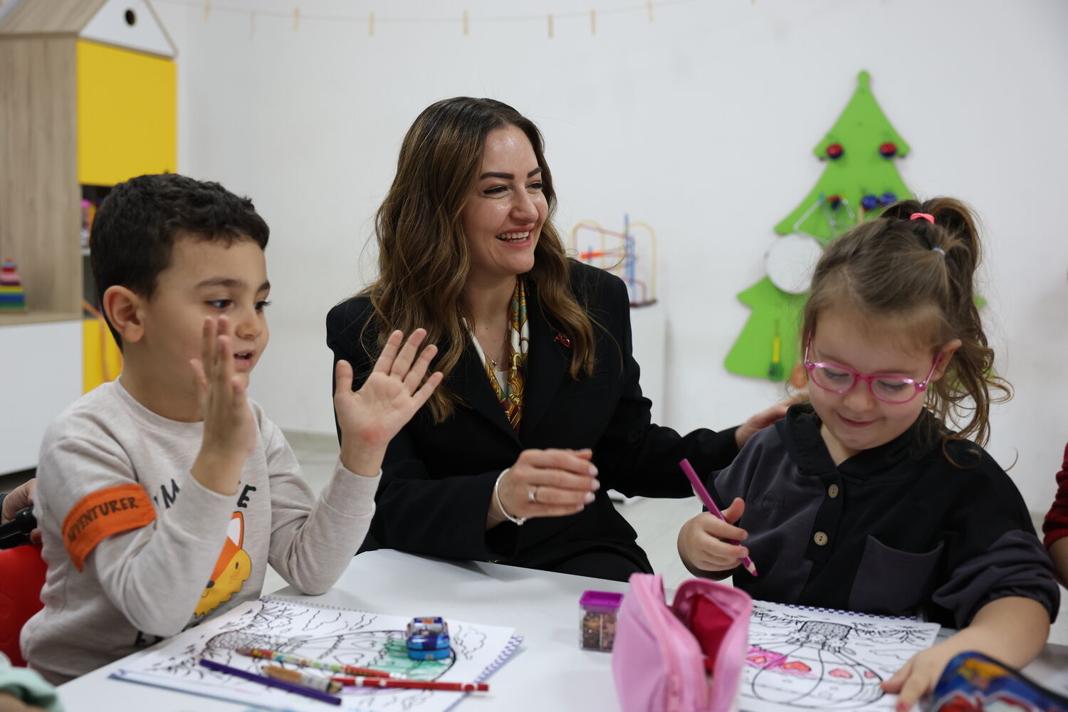 Başkan Vekili Büşra Özdemir’den Çocuklara Ziyaret (4)