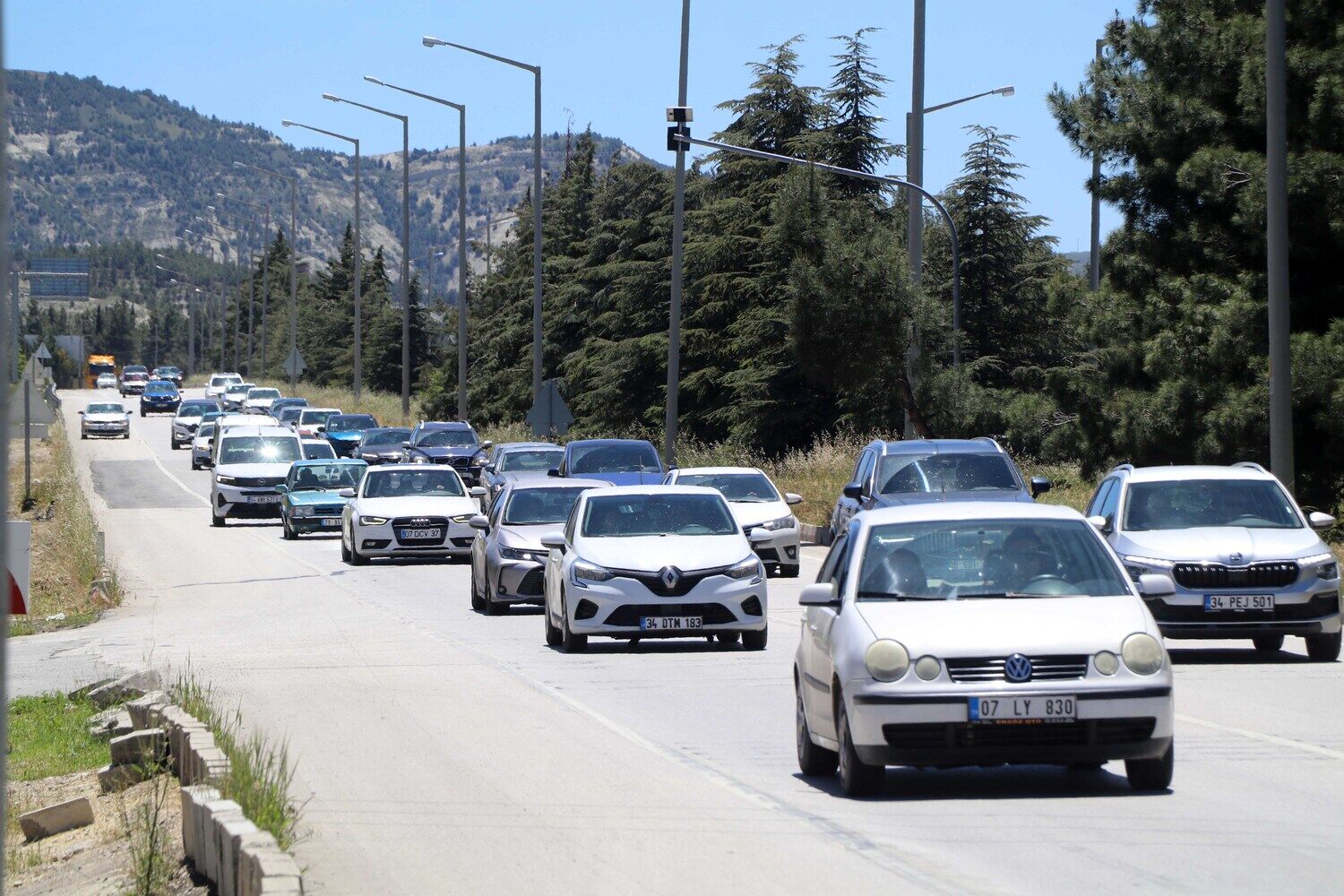Bayram Donusunde Burdur Ankara Yolunda Yogunluk (1)