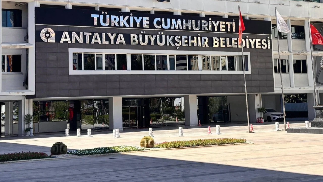 Buyuksehirde Daire Baskani Ve Mudur Tutuklandi (2)