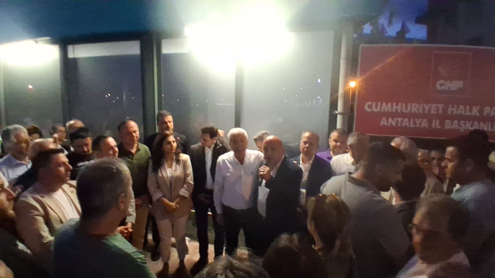 Chp Antalyada Yonetim Krizi (3)