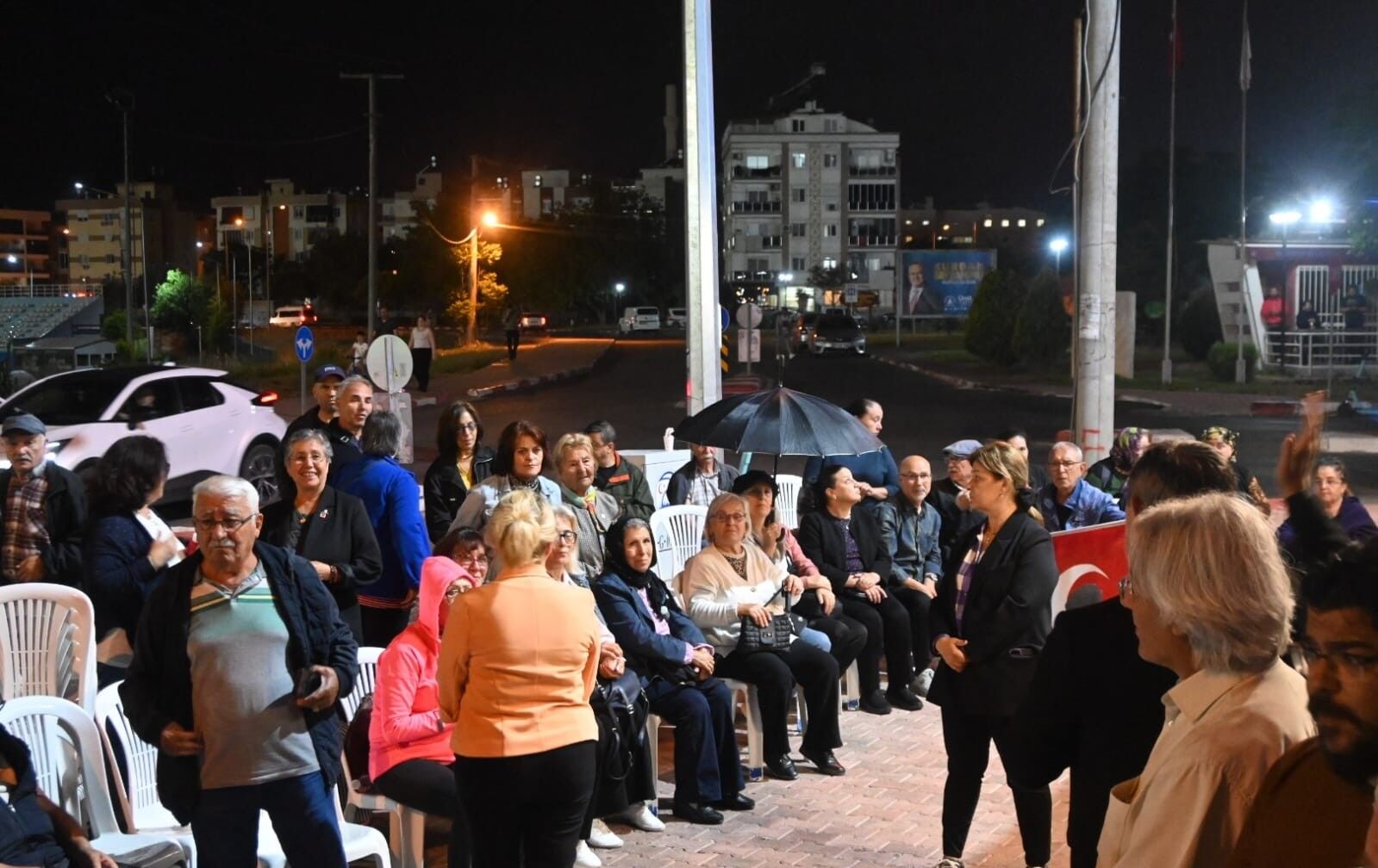 Chp Antalyadan Yagmura Ragmen Gece Nobeti (2)
