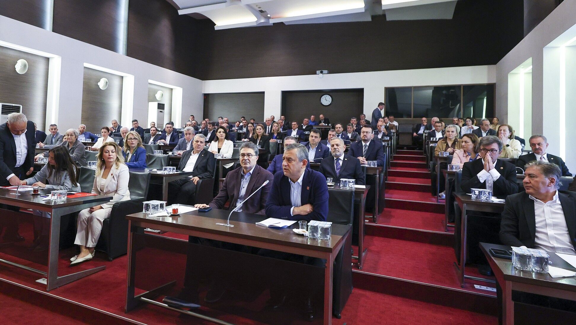 Chp’de Grup Toplantısı Krizi (3)