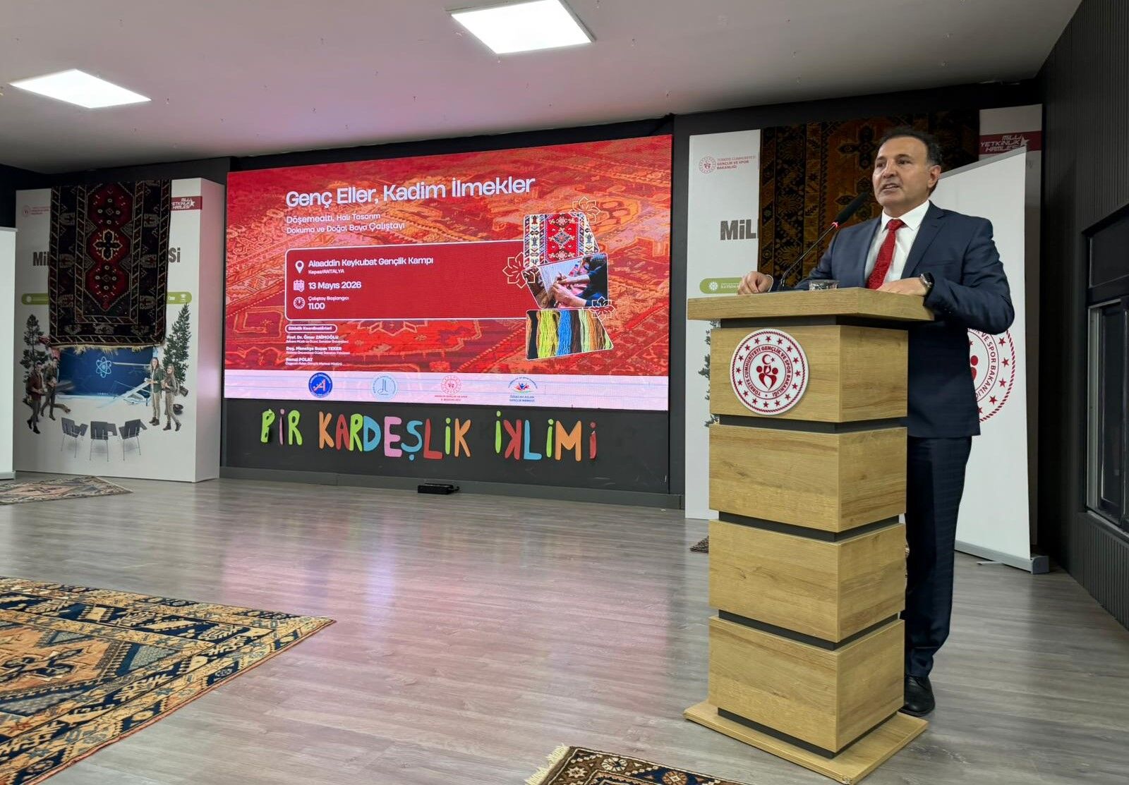 Döşemealtı Halısı Genç Ellerle Buluştu (2)
