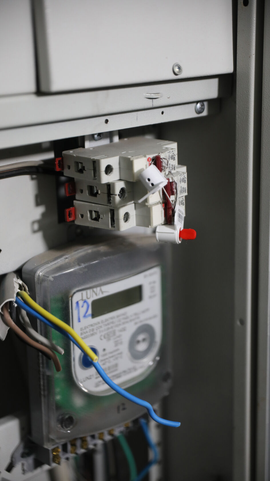 Ev Sahibinin Borcu Nedeniyle Tüm Binanın Elektriği 6 Gün Kesildi (1)