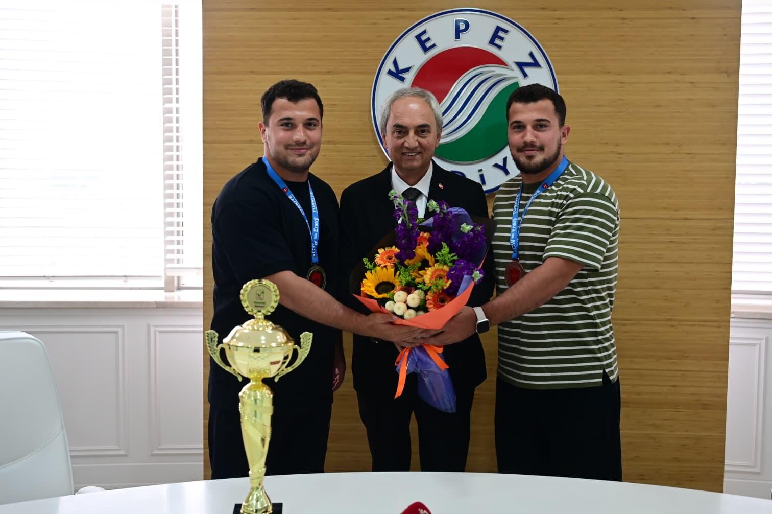 Geleneği Yeniden Yaşatan Kepez Belediye Başkanı Mesut Kocagöz’e Anlamlı Ziyaret (3)