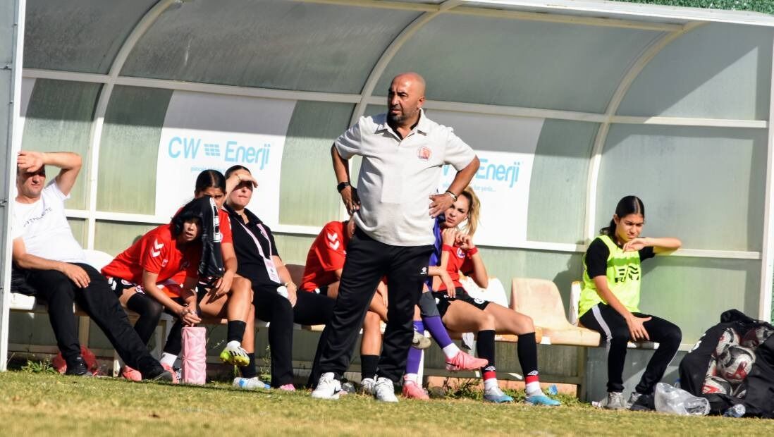 İmkansızlıklar Içinde Süper Lig’de Kalan Kadınlar Antalyaspor’a Nazire Yaptı (2)