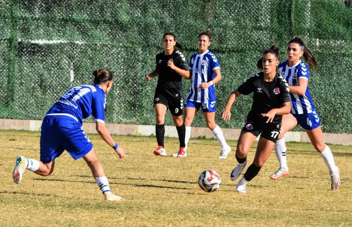 İmkansızlıklar Içinde Süper Lig’de Kalan Kadınlar Antalyaspor’a Nazire Yaptı (4)