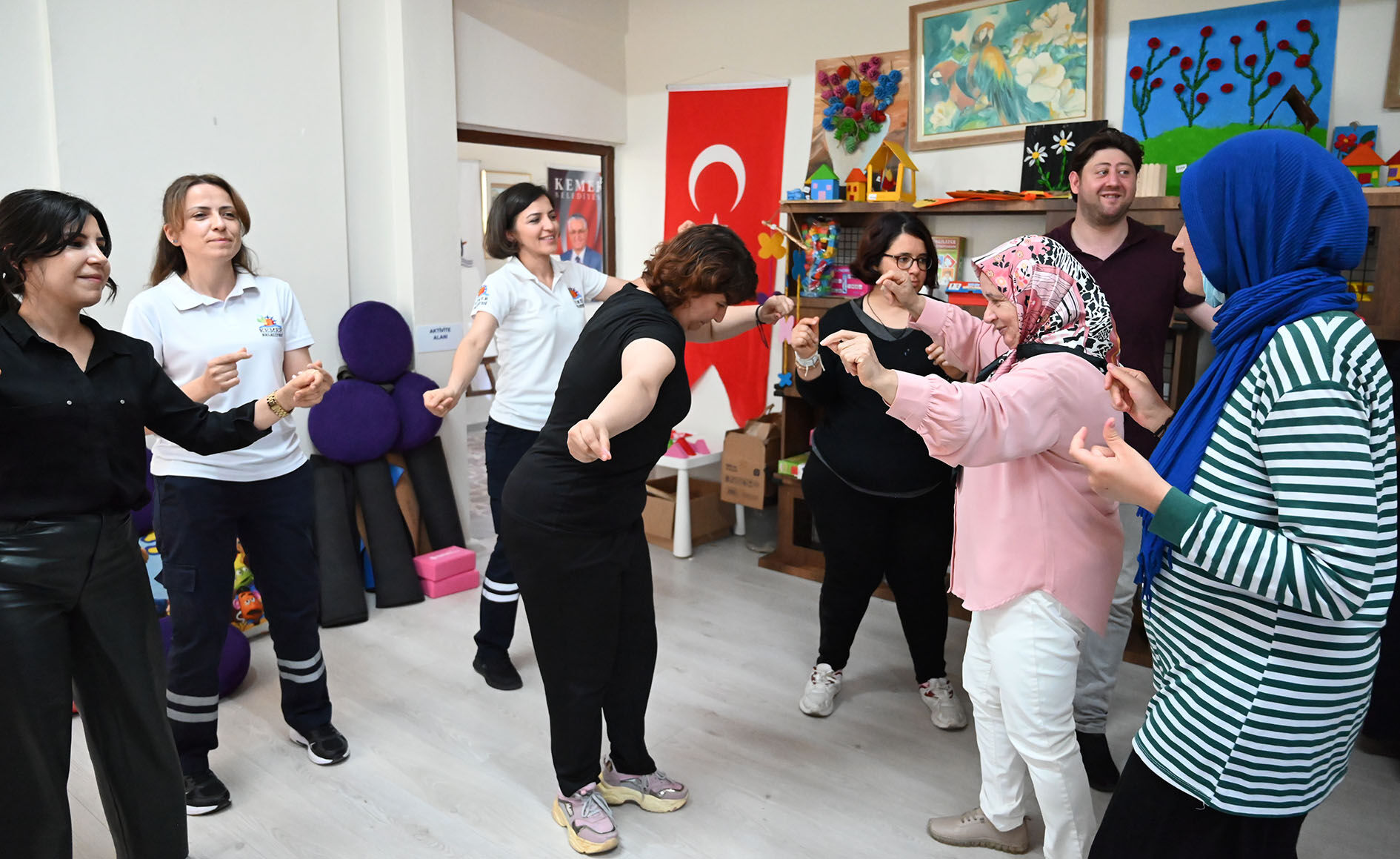 Kemer Belediyesi’nden Özel Kutlama (9)