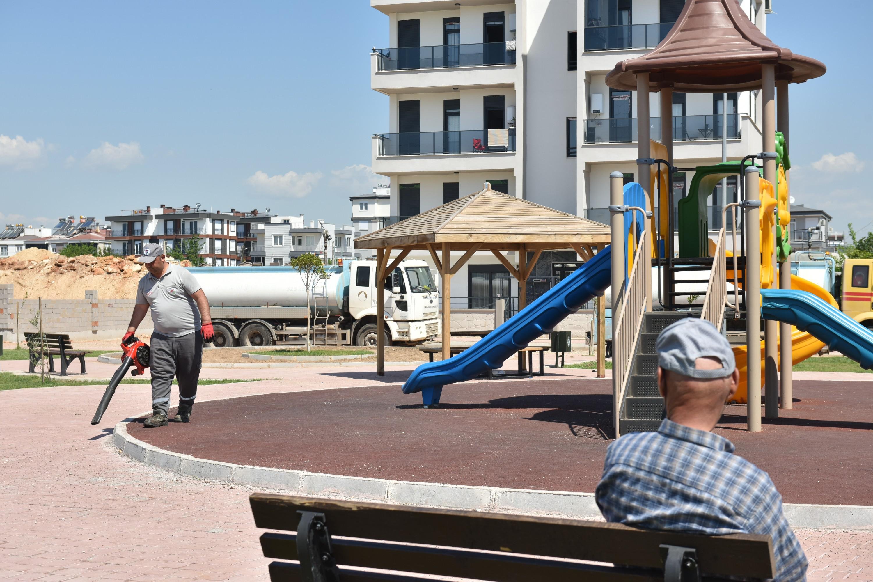 Kepez Belediyesi Düğmeye Bastı Parklar Temizlendi (2)