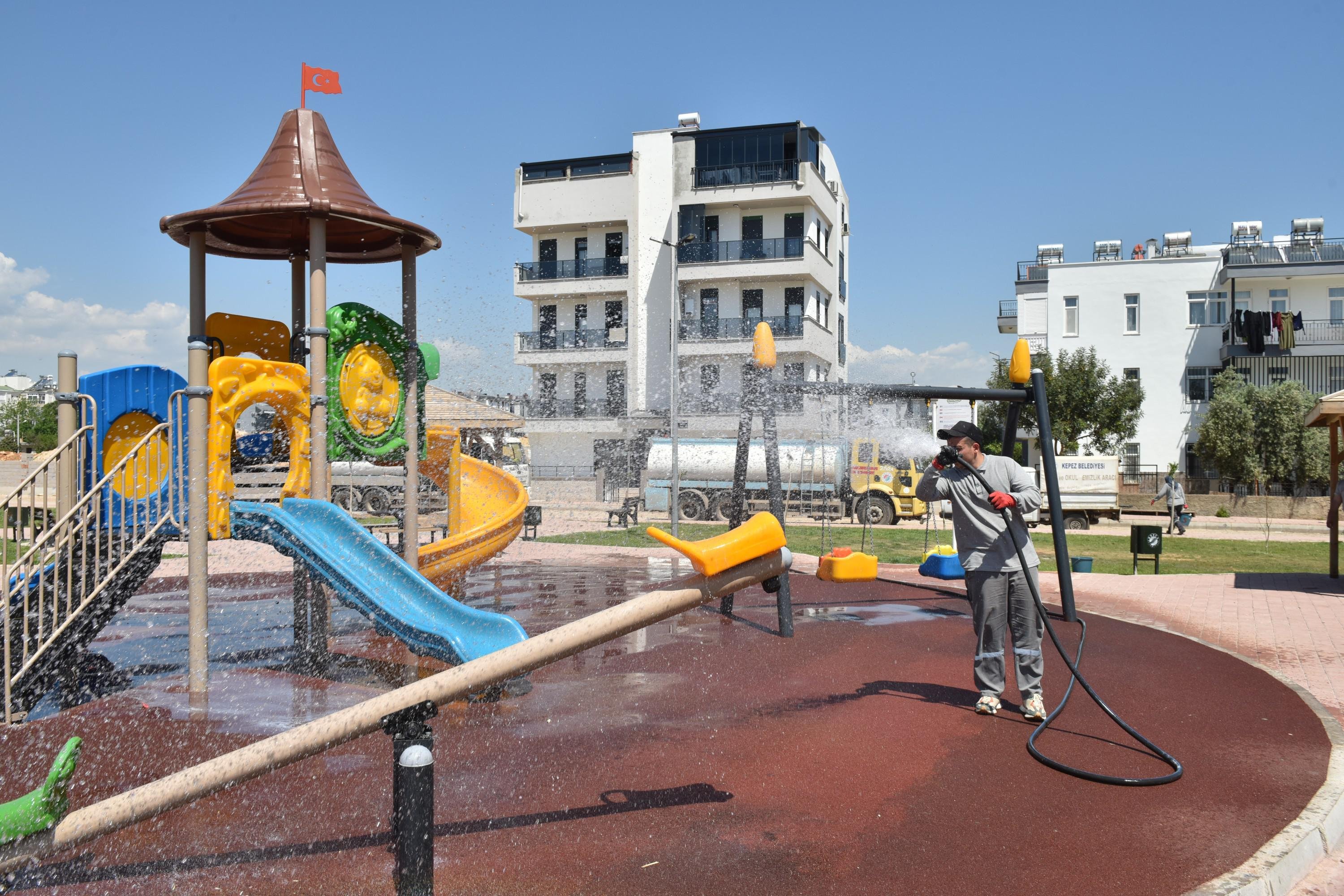 Kepez Belediyesi Düğmeye Bastı Parklar Temizlendi (4)