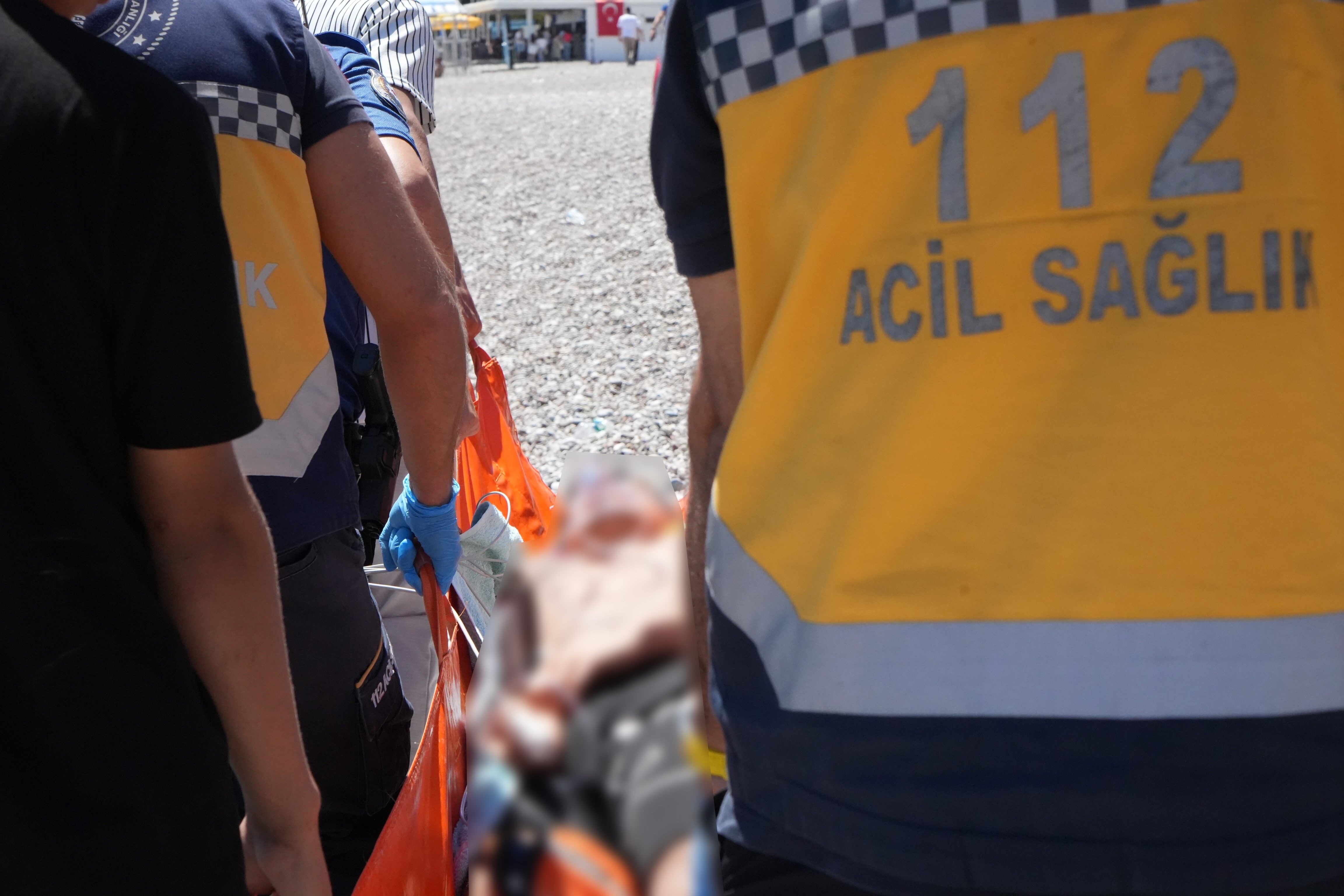 Konyaaltı’nda Sahili’nde Bayram Günü Facia Atlatıldı (4)
