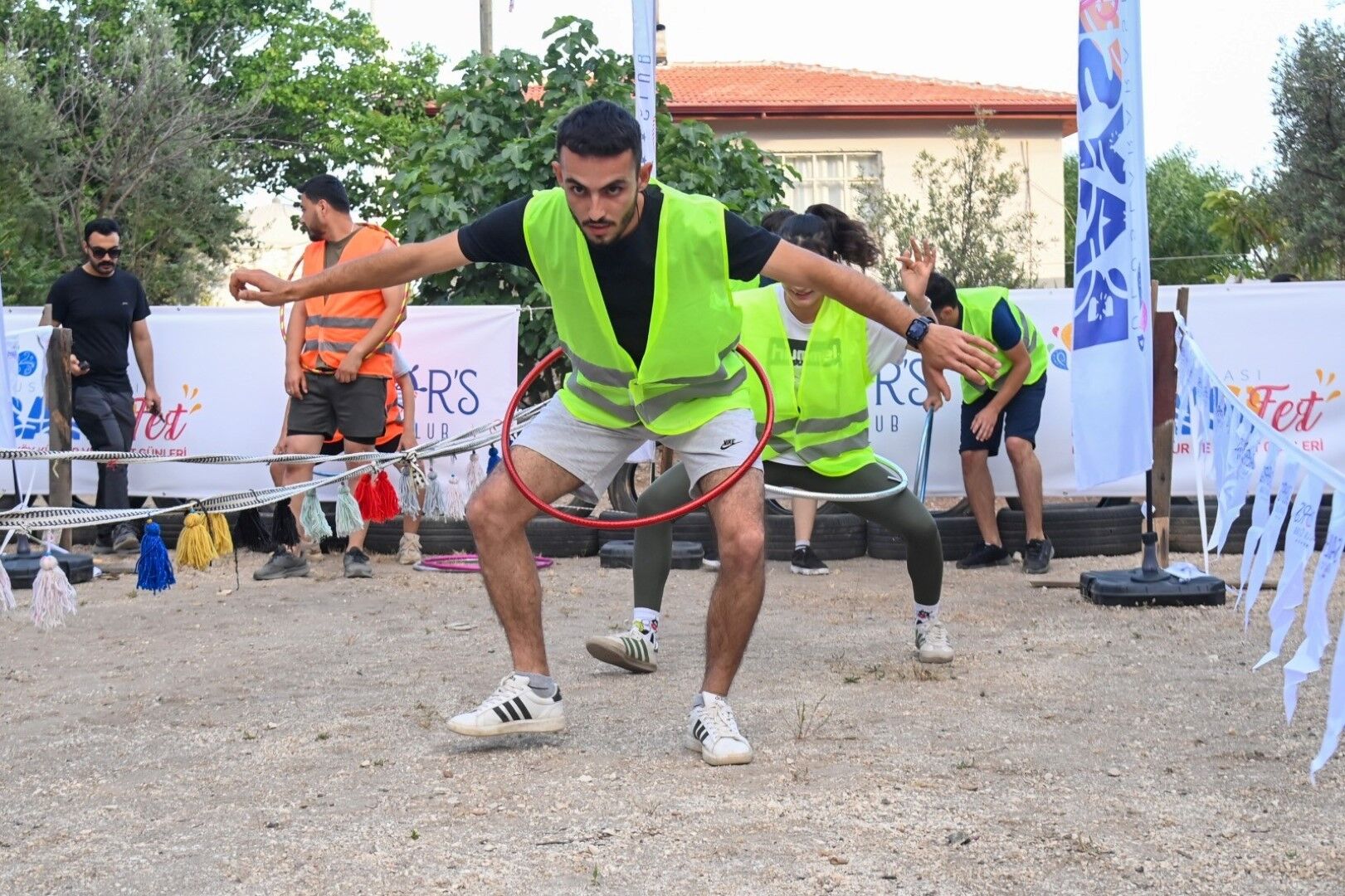 Köy Survivor'da 5 Yıldızlı Tatil Için Kıyasıya Yarıştılar (4)