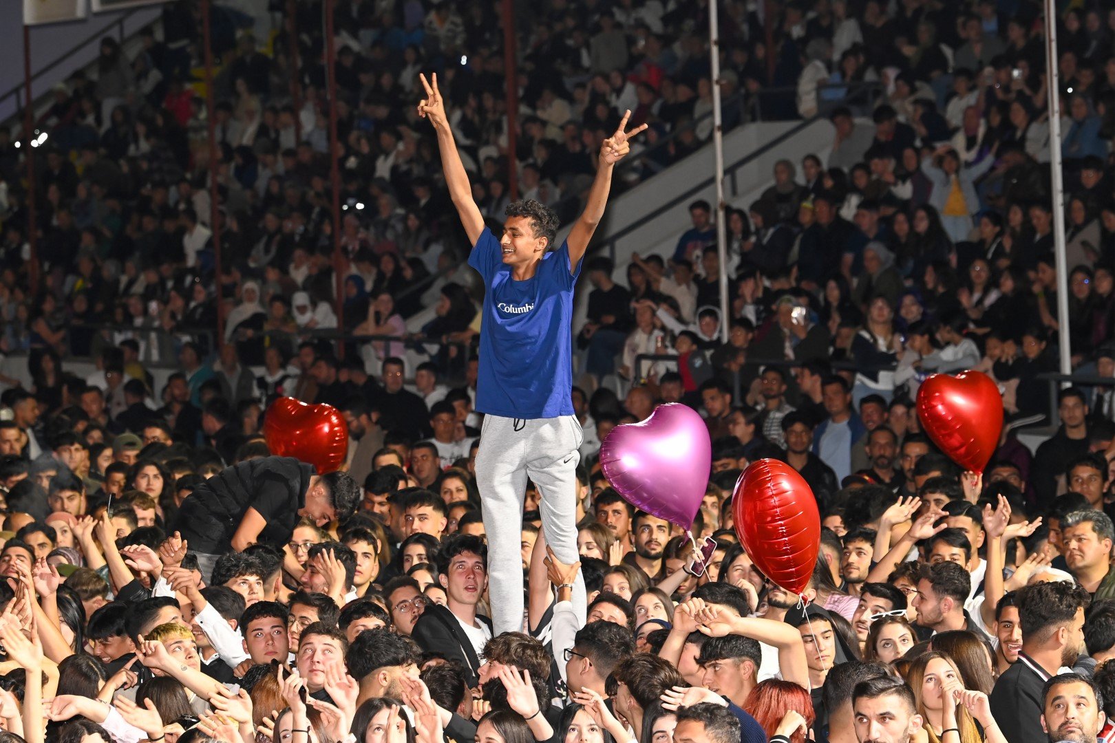 Kumluca’da Festival Coşkusu Poizi Konseriyle Zirveye Çıktı (2)