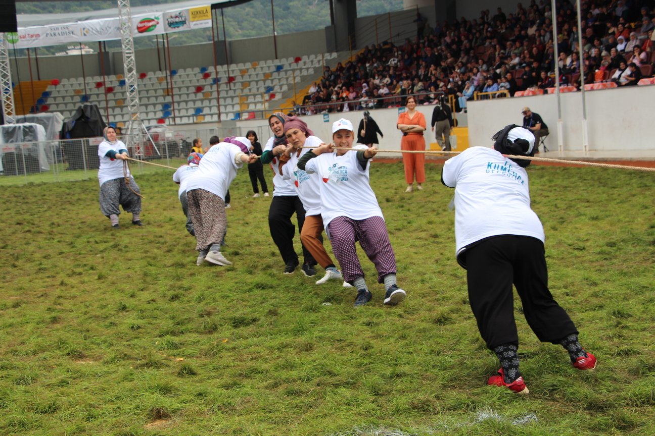 Kumluca’da Nefes Kesen Yarış 2 Dakikada 17 Kasa Taşıdı (6)