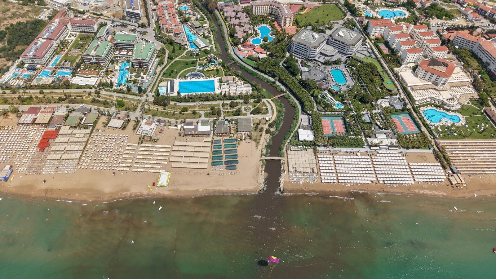 Manavgat’ta Denizi Kahverengiye Büründü (5)