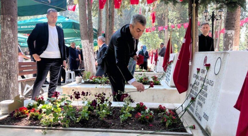 Mersin'de Bayramda Şehitlik Unutulmadı (3)
