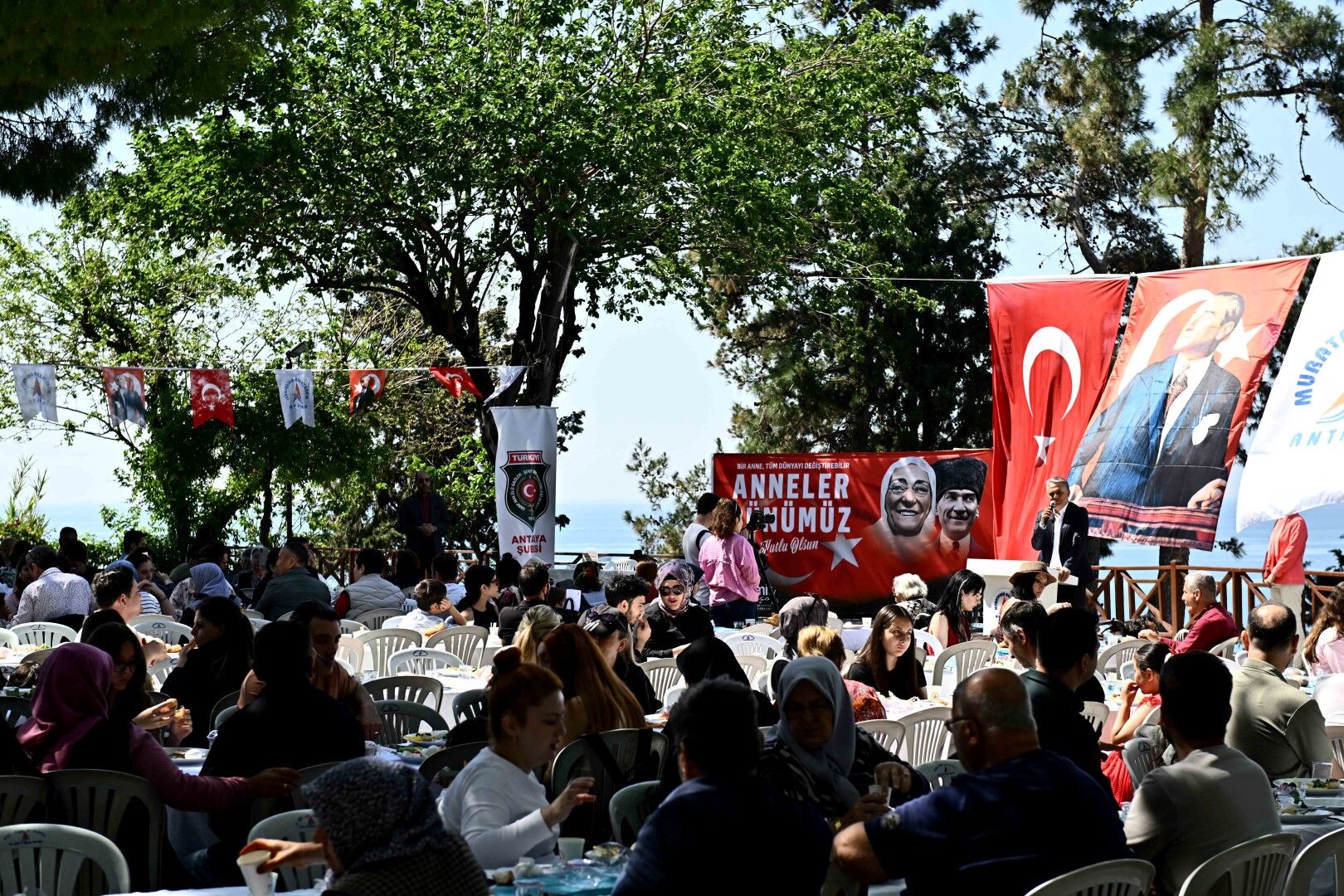 Muratpaşa Belediyesi ‘Vatan Sağ Olsun’ Diyen Anneleri Unutmadı (2)