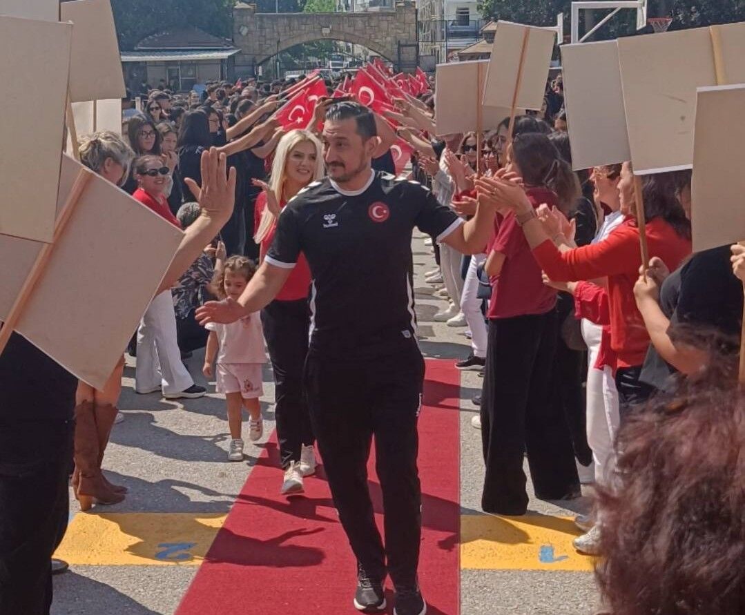 Okul Müdürünü Duygulandıran Tarihi Başarı (5)