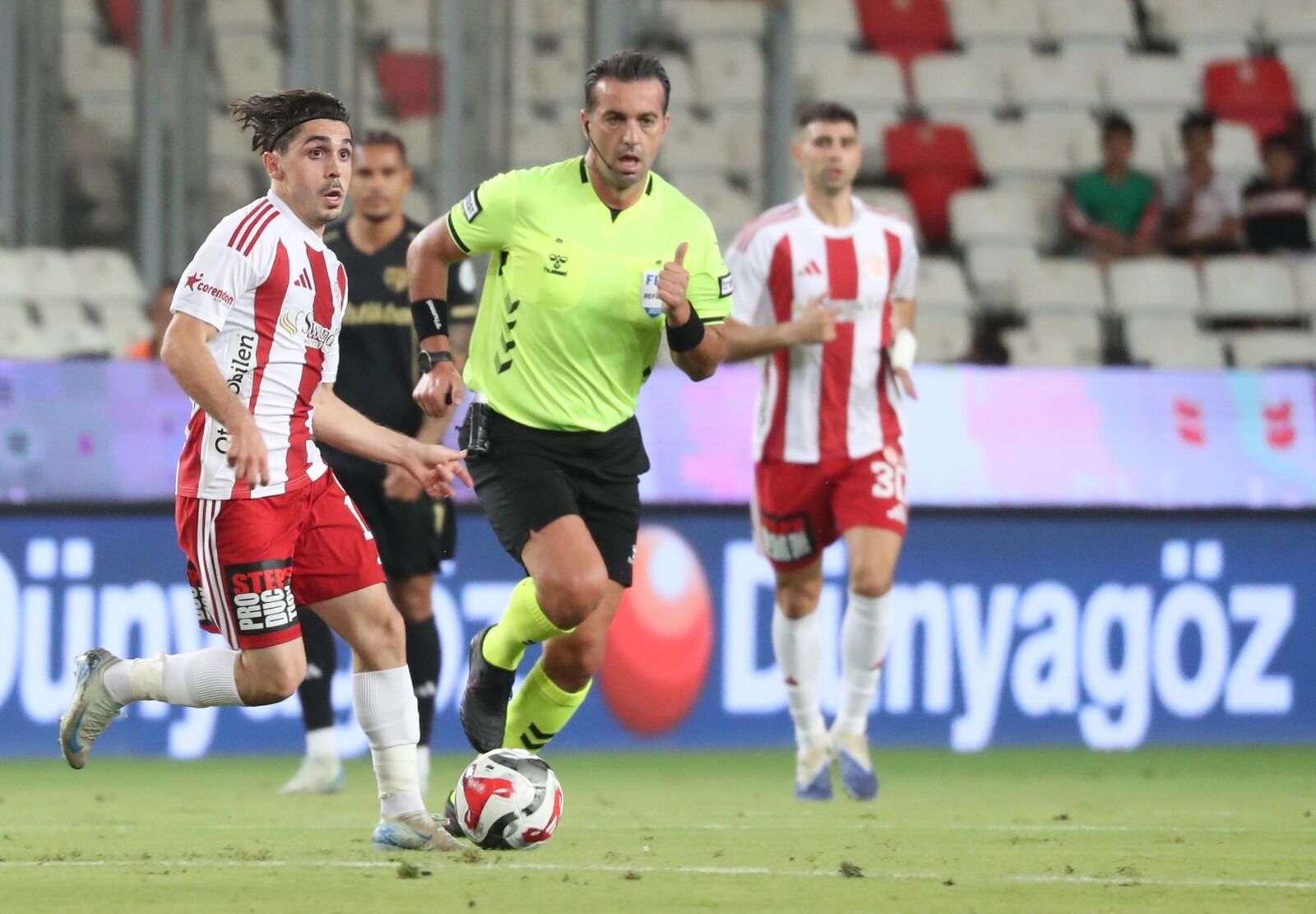 Personel Maaşı Ödeyemeyen Antalyaspor 1 Asiste 35 Milyon Tl Ödedi (1)