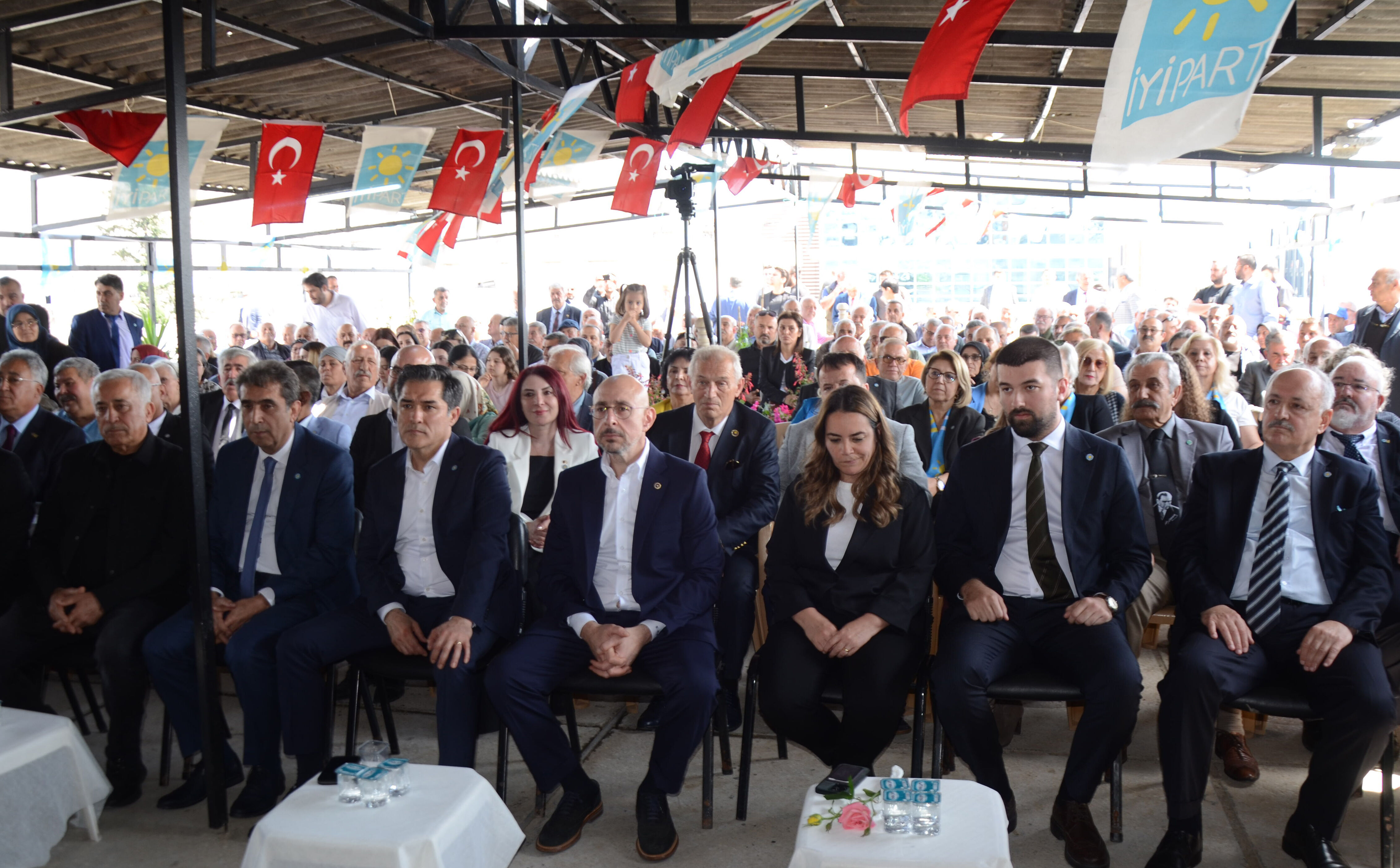 Serik'te İyi̇ Parti'ye Katılanlara Rozet Takıldı (2)