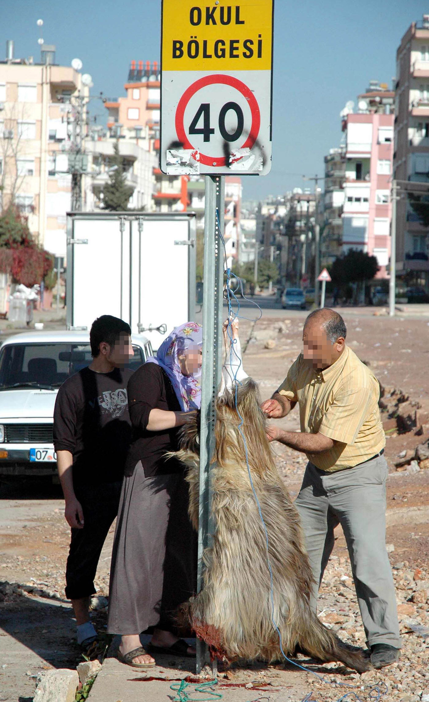Sokakta Kurban Kesimine Ceza Yağacak (4)