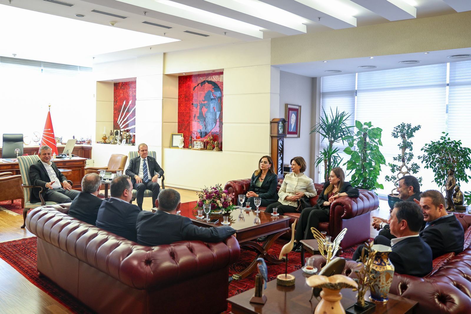 Vekil Ozdemirden Ozgur Ozelle Kritik Gorusme (5)