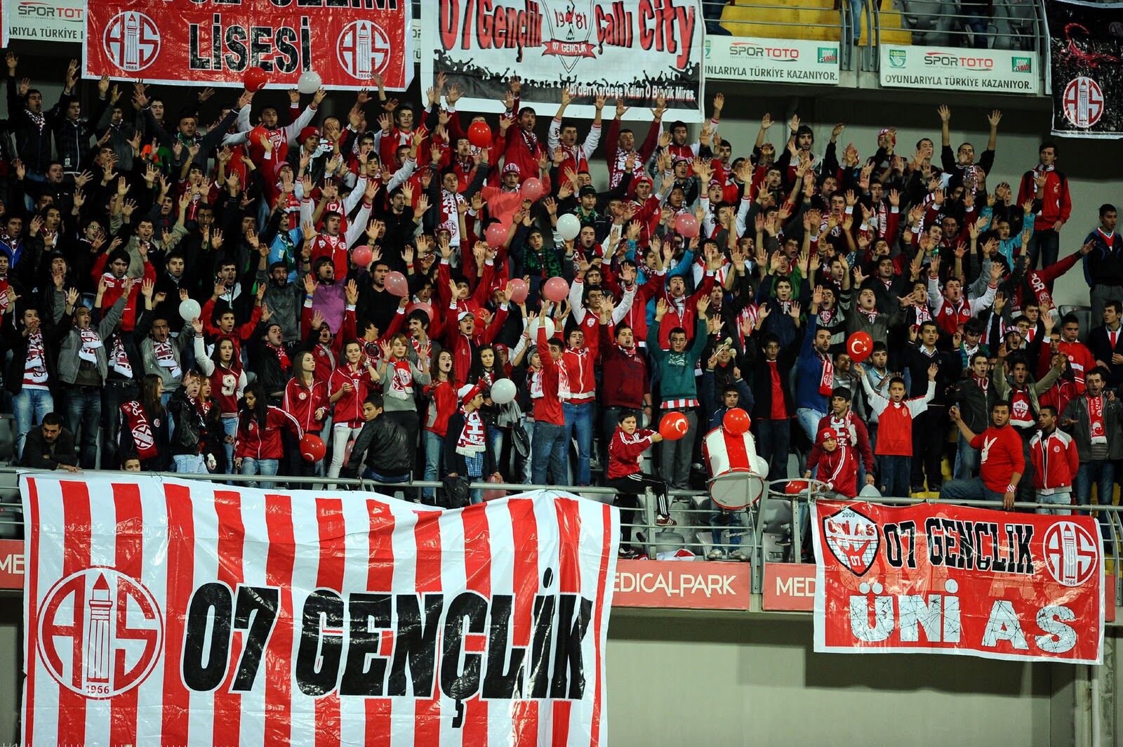 07 Genclik Antalyaspor Sahipsiz Birakilmistir (3)