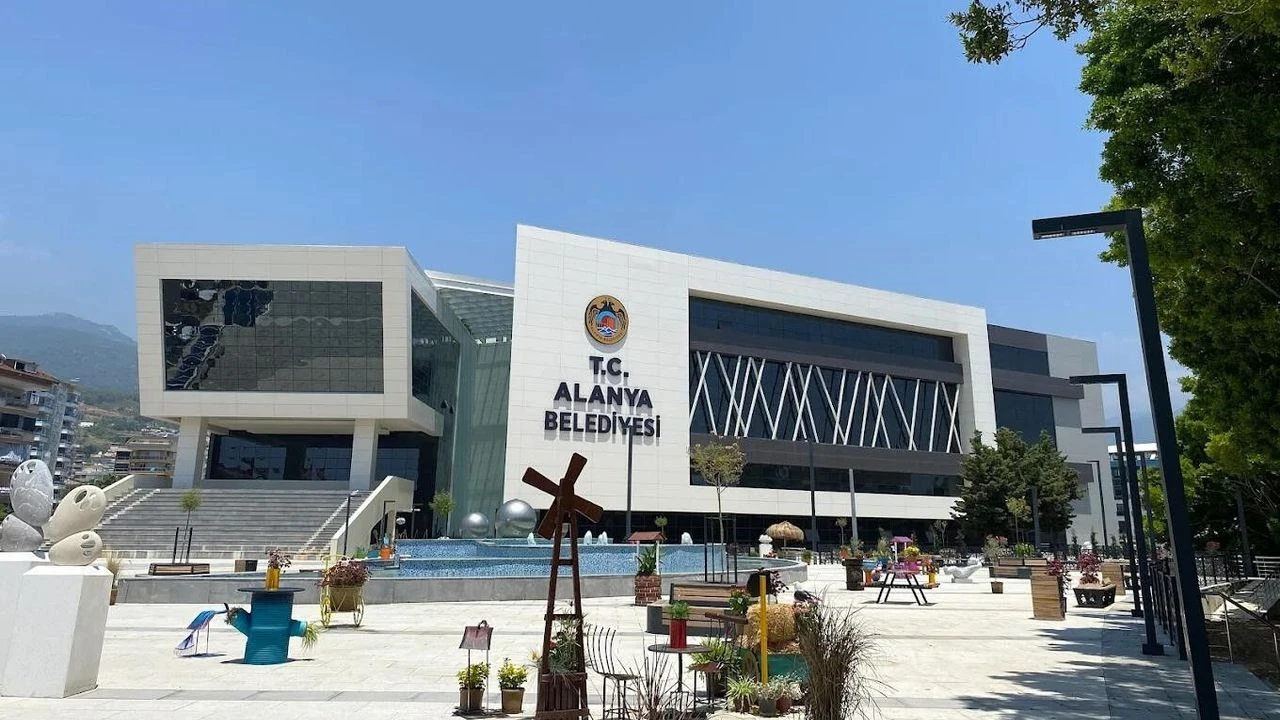 Alanya Belediyesi Dev Ekran Yayini Iptal Edildi (2)-1
