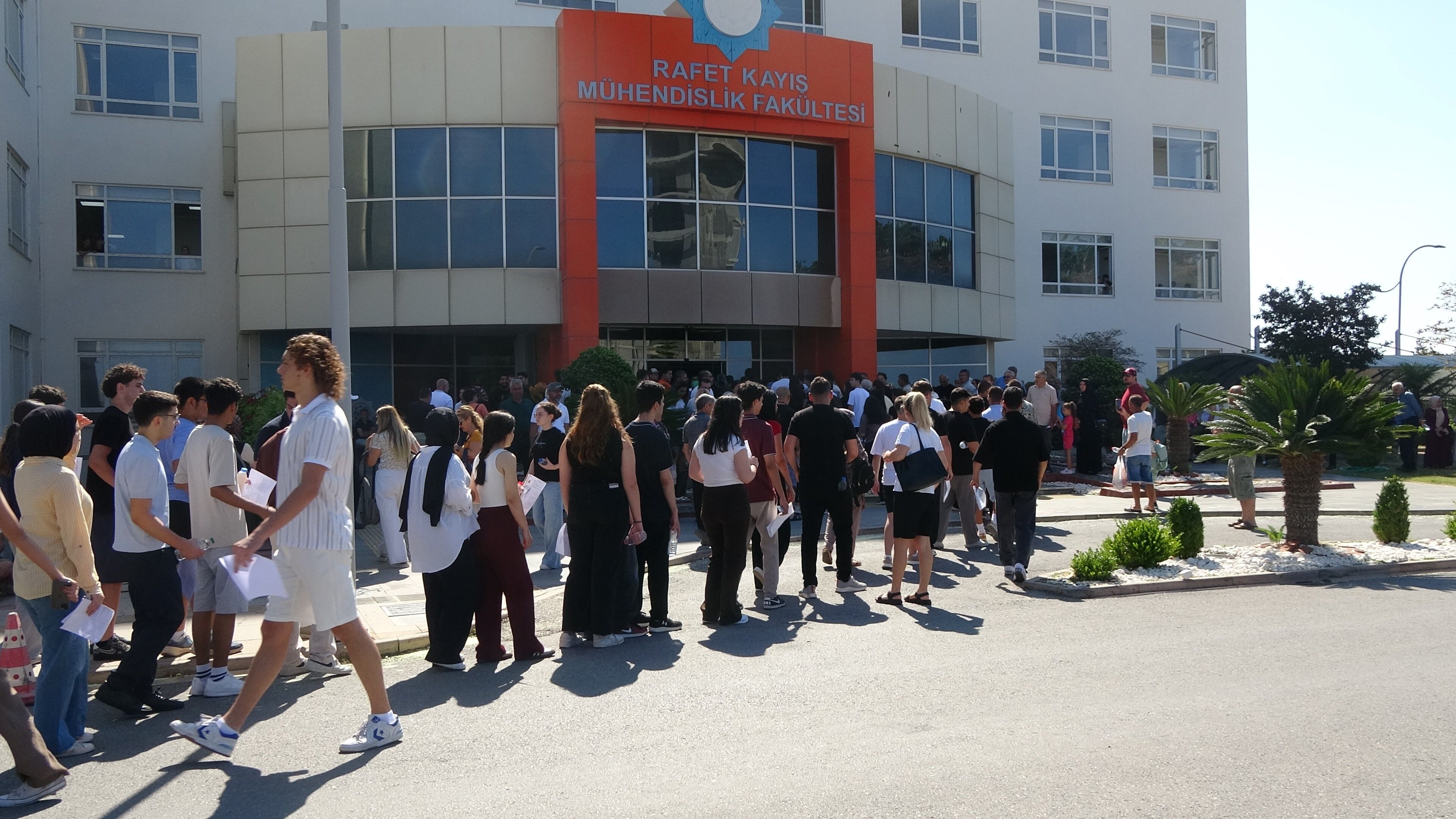 Alanya’da Yks’de Acı Bekleyiş! İkamet Izin Belgesi Çerkez Genç Kızın Hayalini Yıktı (5)
