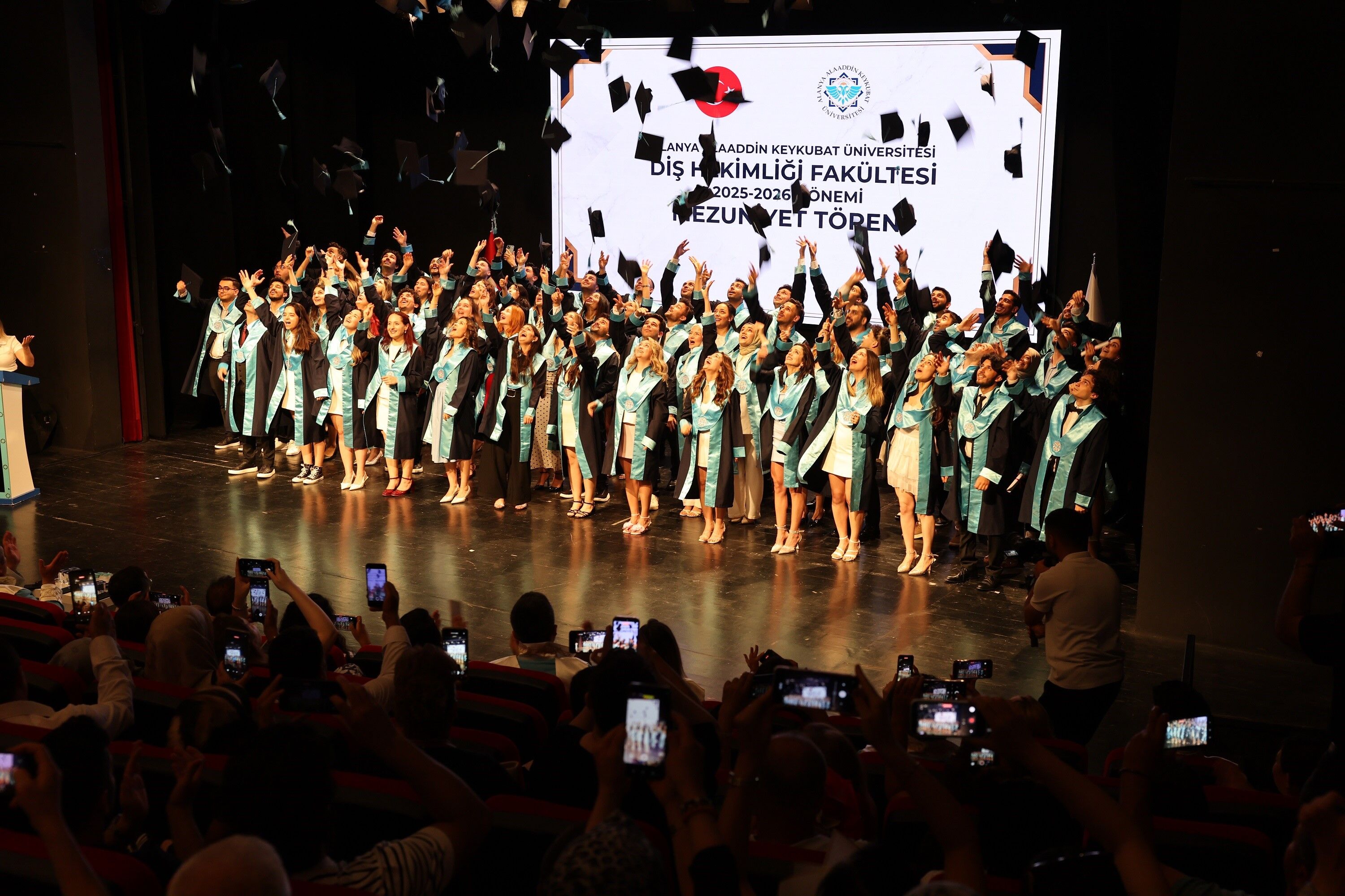 Alkü'de Diş Hekimliği Fakültesinde Mezuniyet Heyecanı (3)