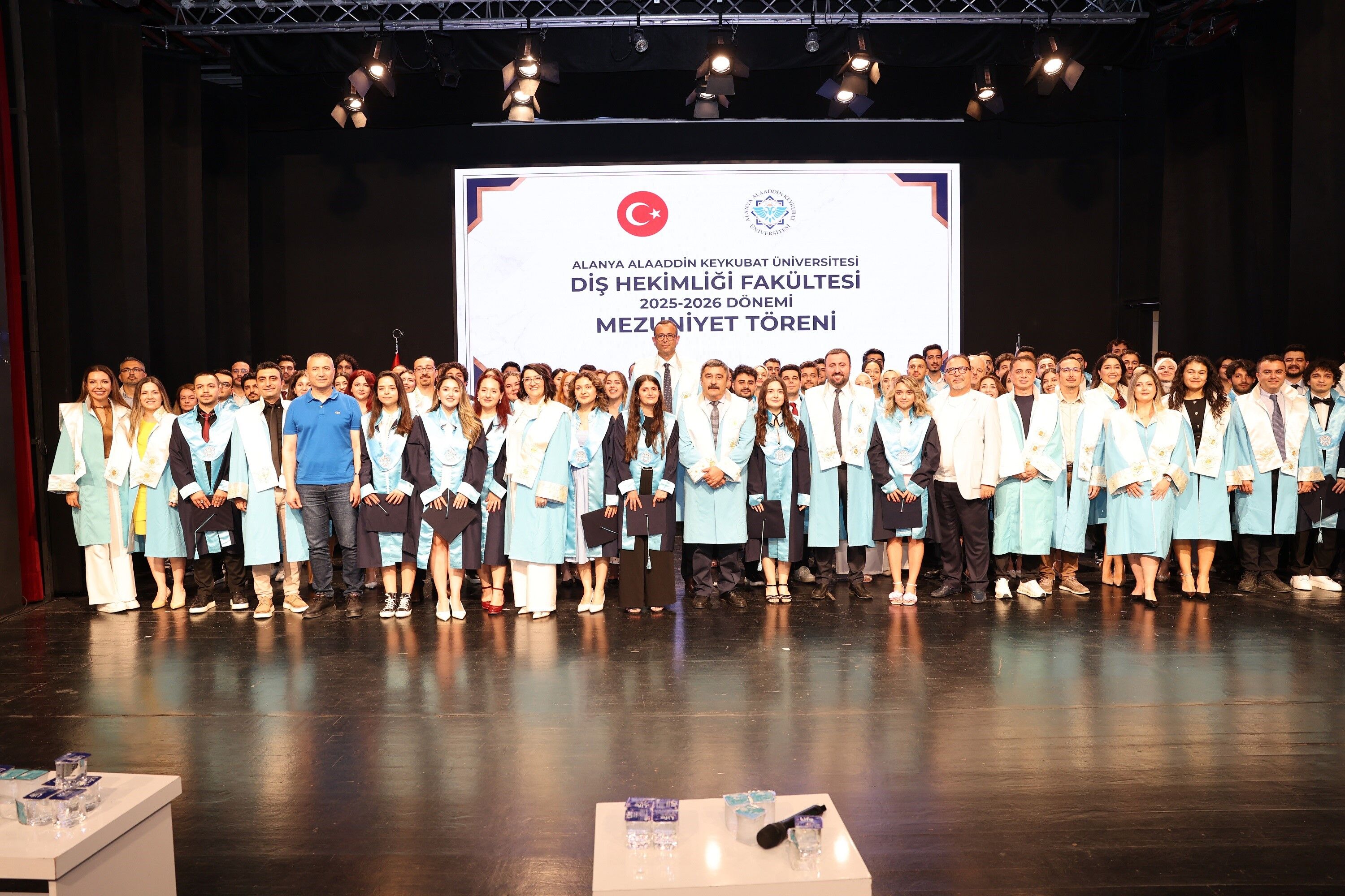 Alkü'de Diş Hekimliği Fakültesinde Mezuniyet Heyecanı (4)