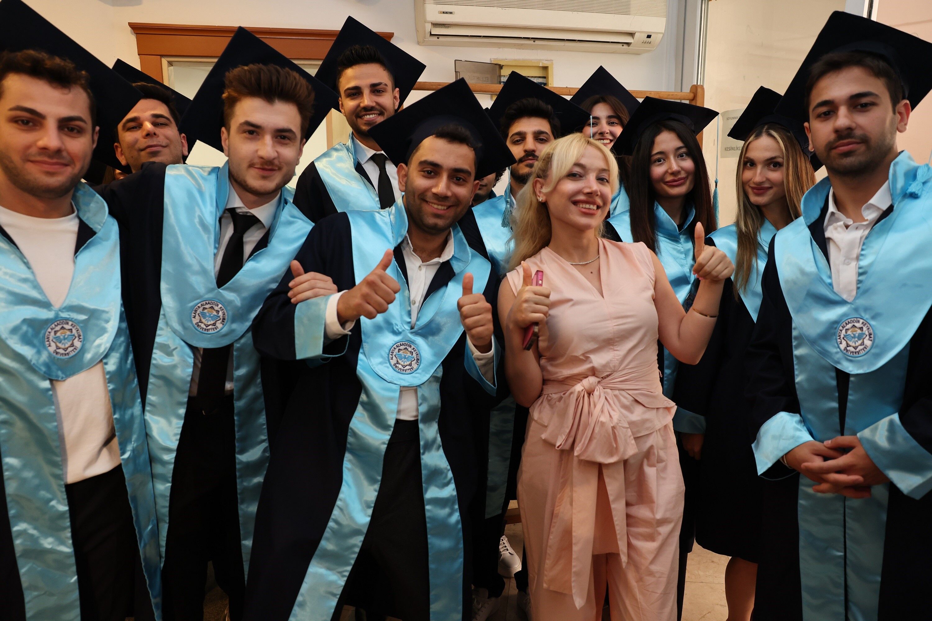 Alkü'de Diş Hekimliği Fakültesinde Mezuniyet Heyecanı (5)