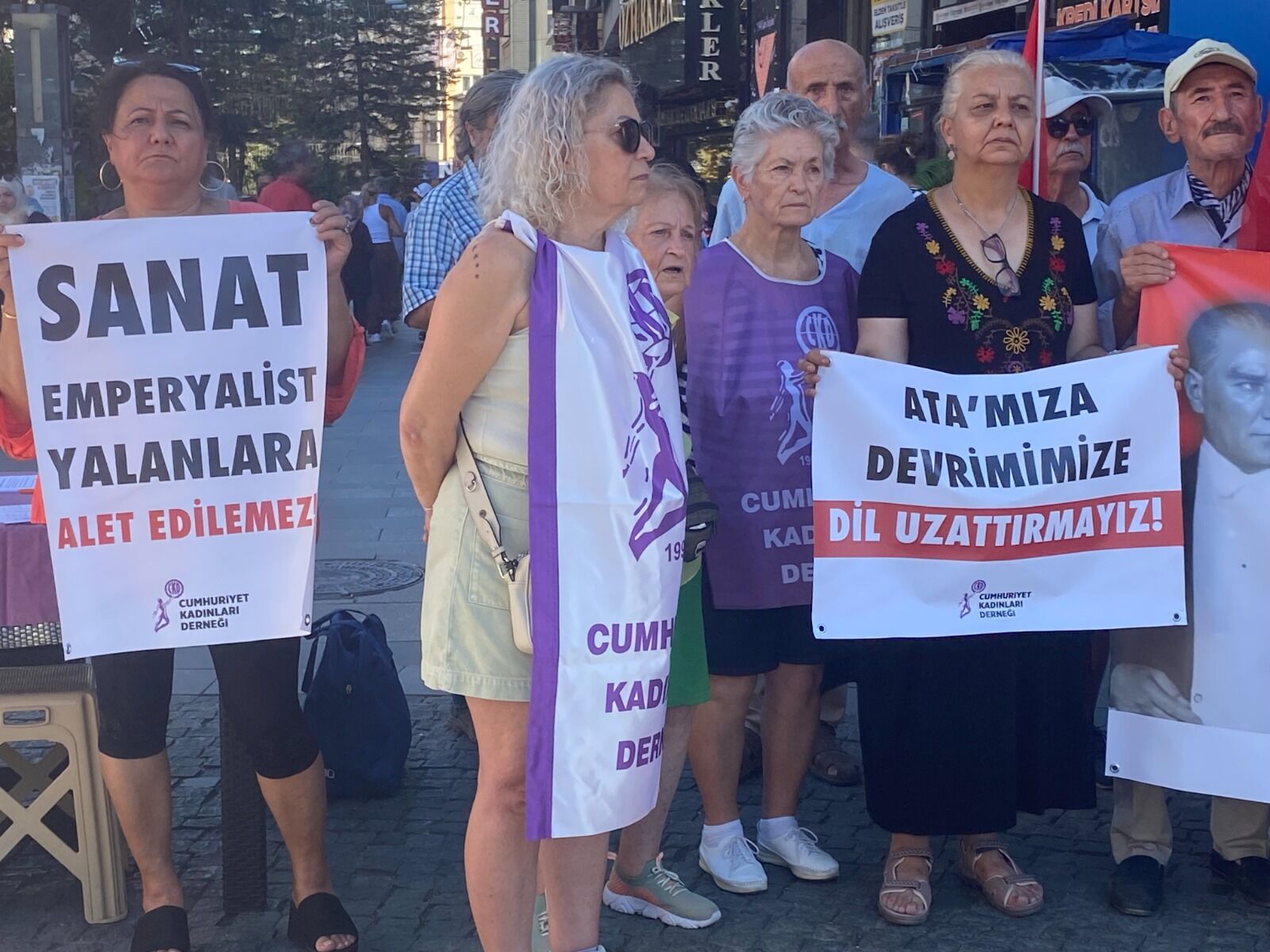 Almanyadaki Ataturk Operasi Antalyayi Sokaga Doktu (2)