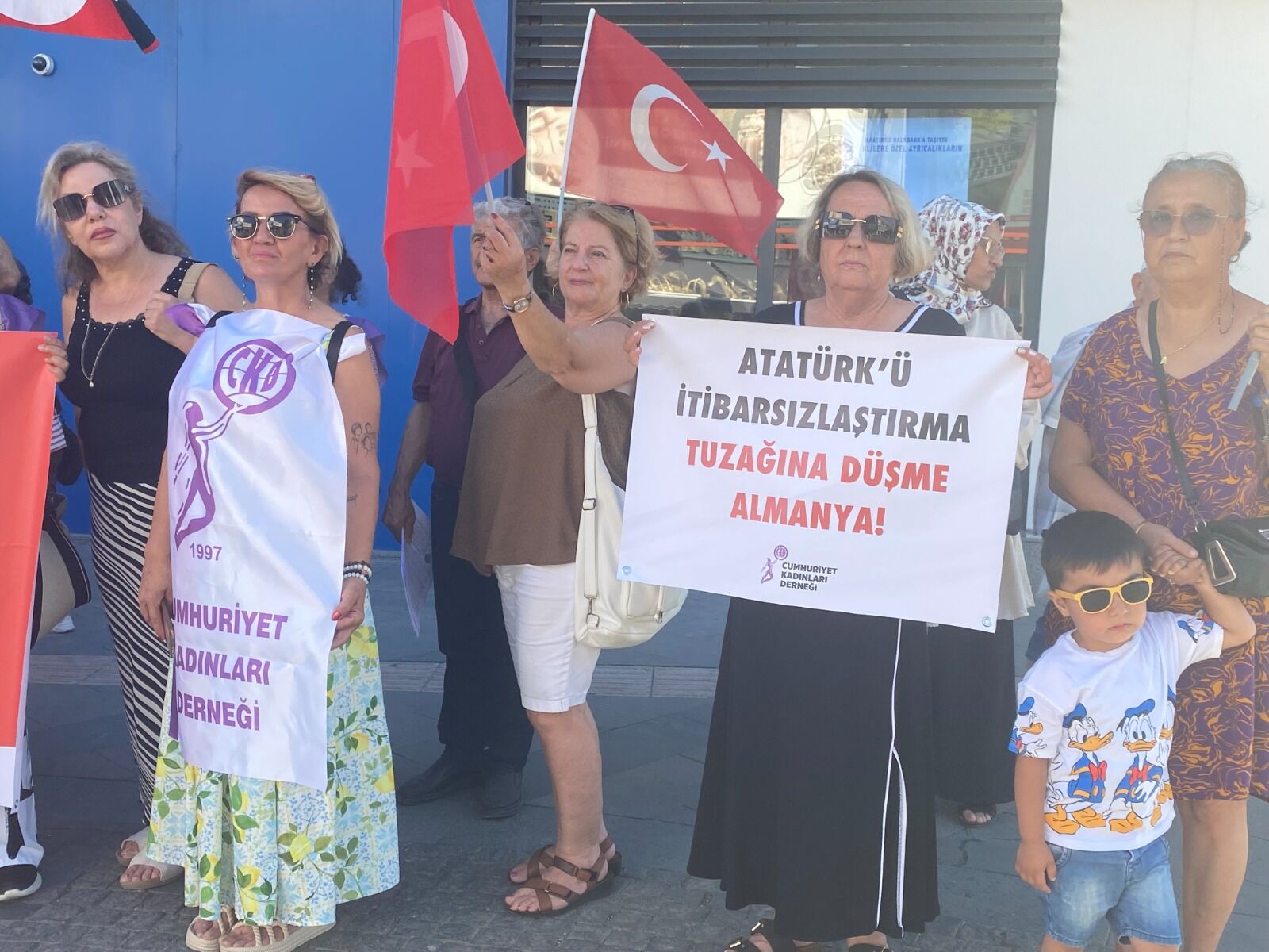Almanyadaki Ataturk Operasi Antalyayi Sokaga Doktu (4)