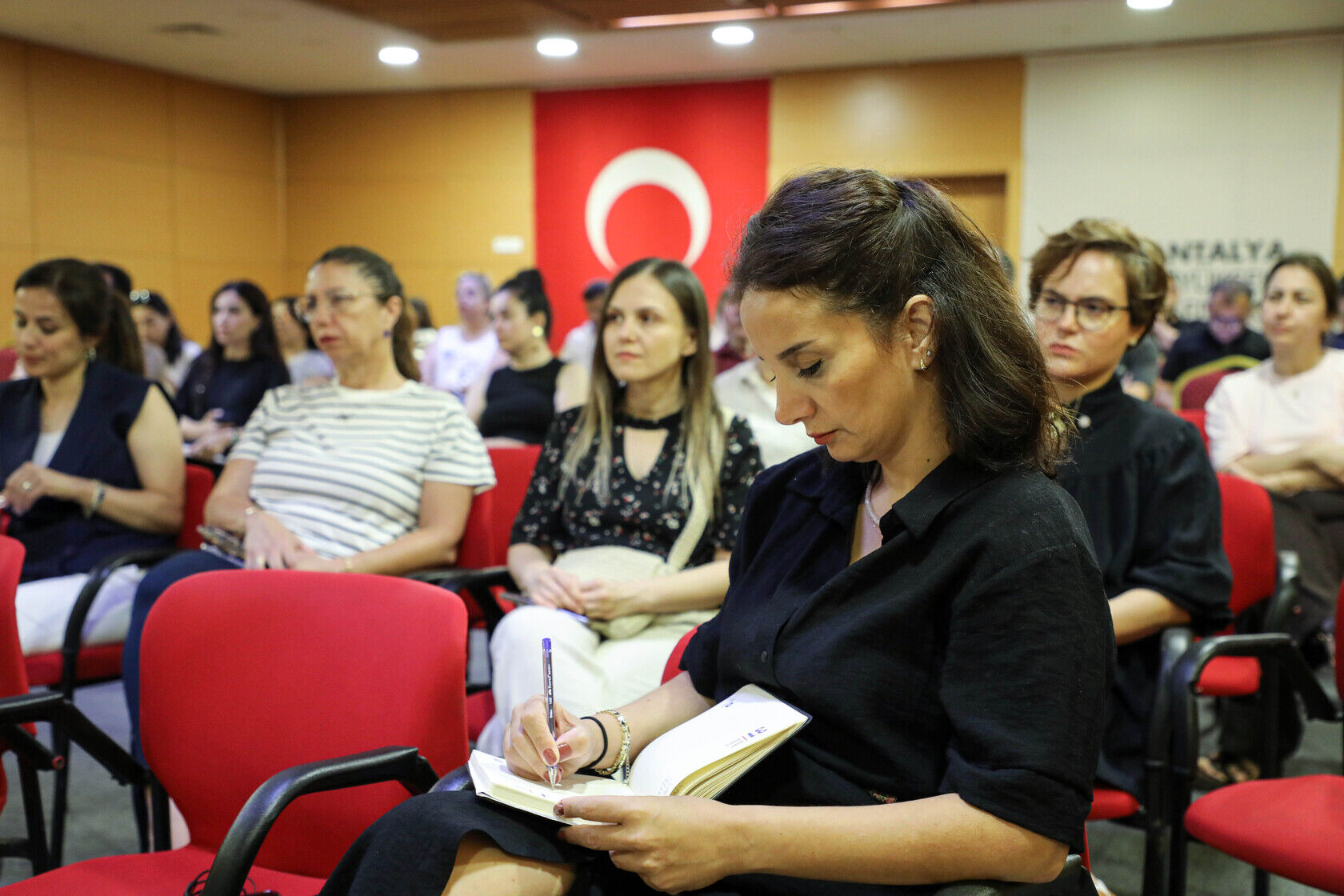 Antalya Büyükşehir Belediyesi Yol Haritasını Değerlendirdi (6)