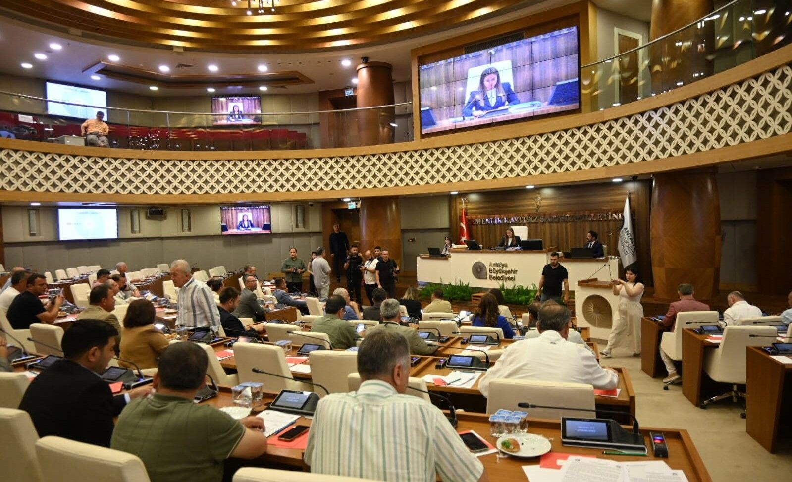 Antalya Büyükşehir Belediyesi’nde Alt Üst Edilen Kadro Onaylandı (4)