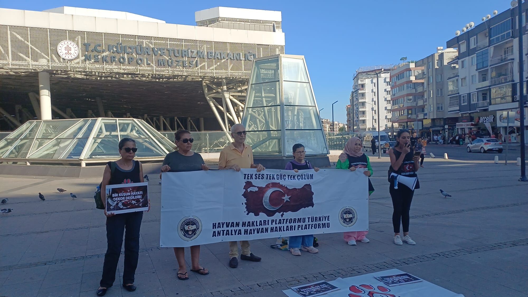 Antalya Nekropol Muzesinde Yasam Nobetinin 33 Gunu (1)