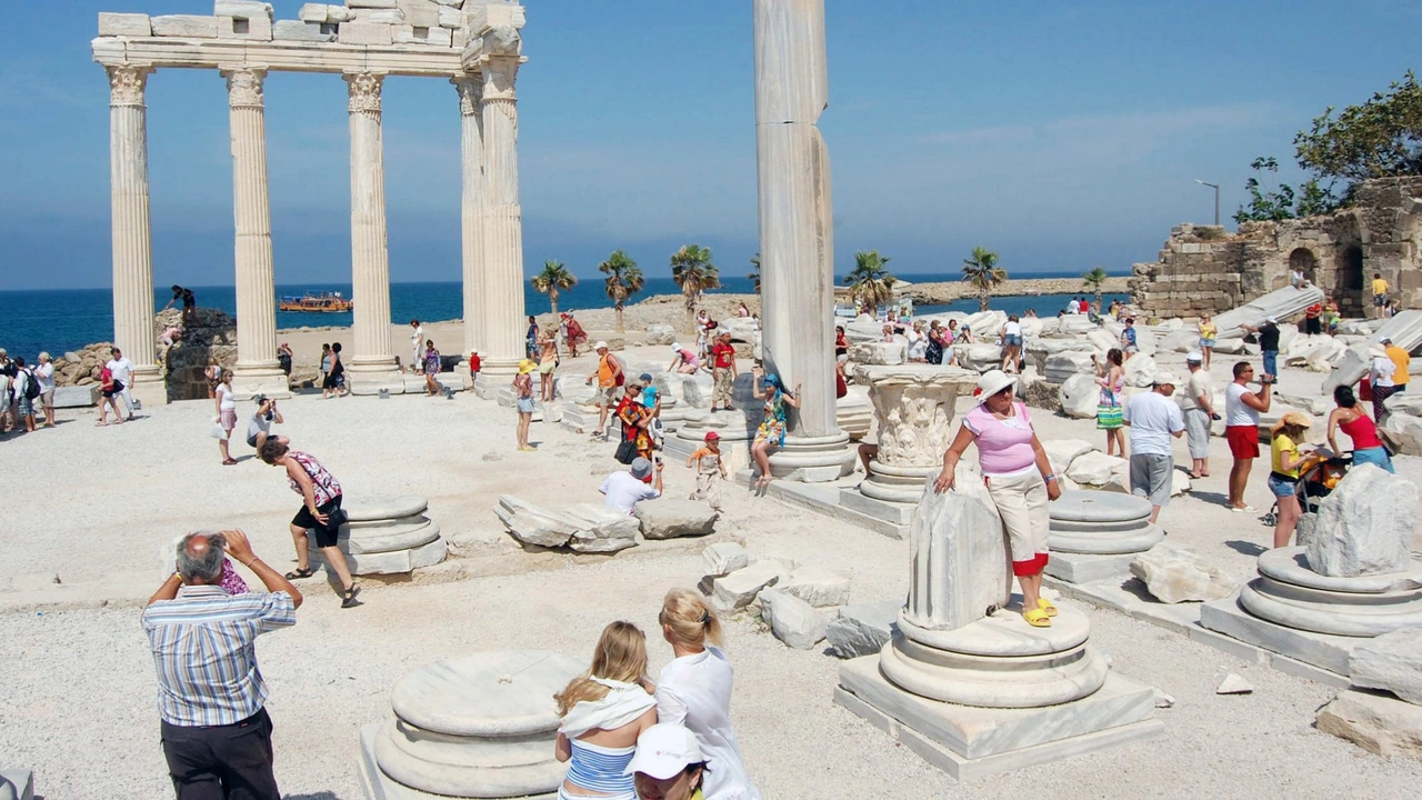 Antalya Turizmi 111 Milyon Gecelemeye Ulasti (1)-1