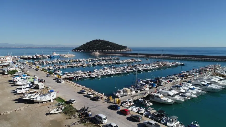 Antalya’da Deniz Yolu Trafiğe Kapatıldı (3)-1