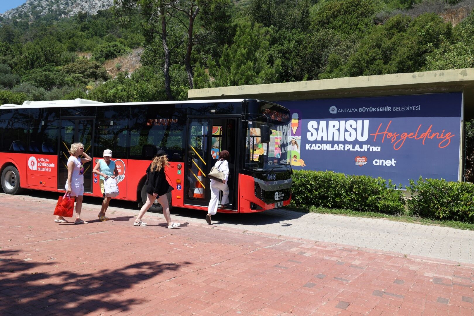 Antalya’da Kadınlar Sahile Kolay Ve Ücretsiz Ulaşabilecek (1)