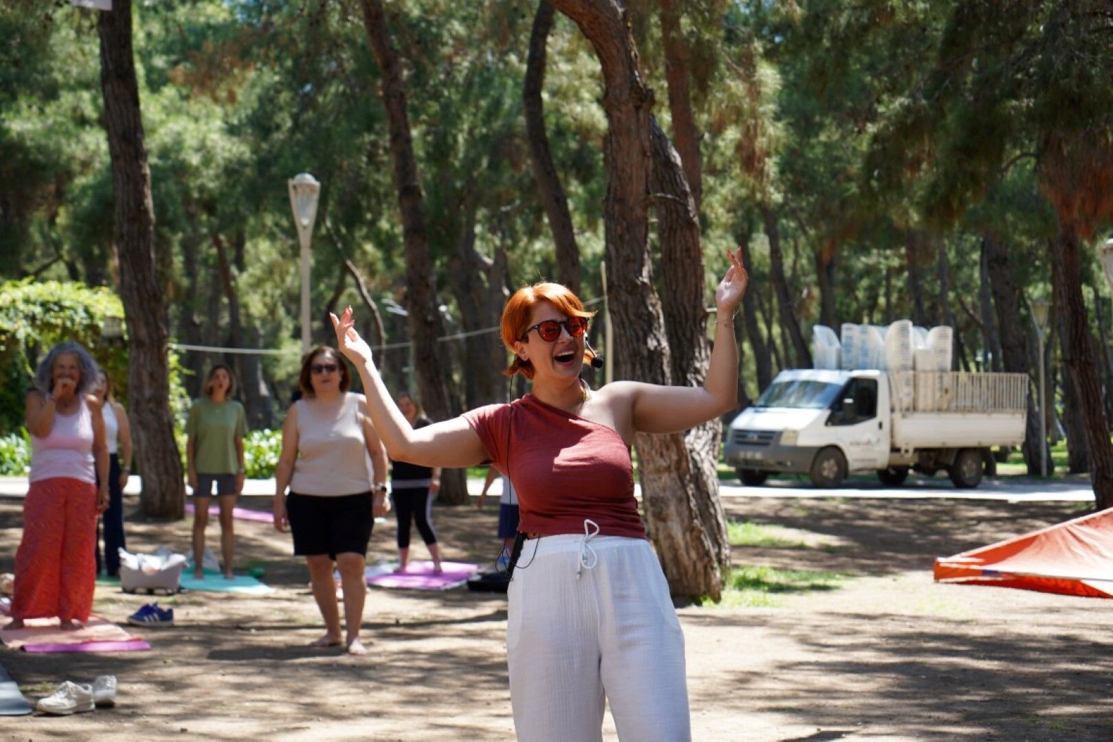 Antalya’da Kahkahalar Eşliğinde Yoga Yaptılar (4)