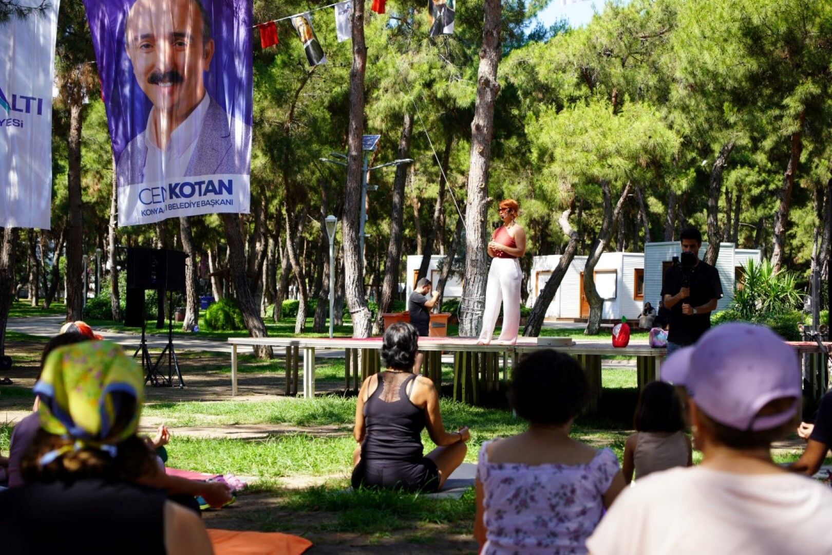 Antalya’da Kahkahalar Eşliğinde Yoga Yaptılar (5)