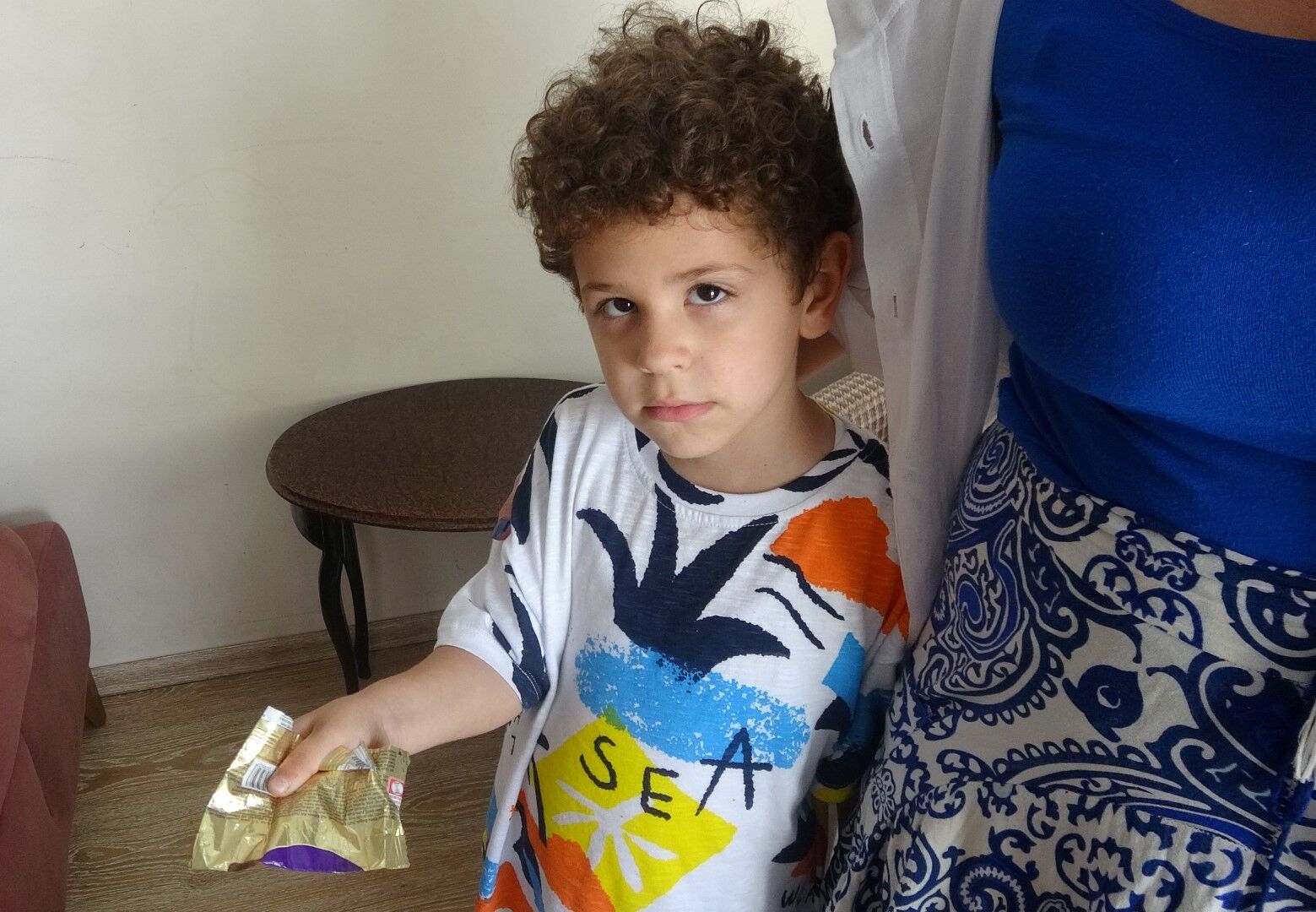 Antalya’da Kek Yiyen Küçük Çocuk Hayatını Hatasını Yaptı (1)
