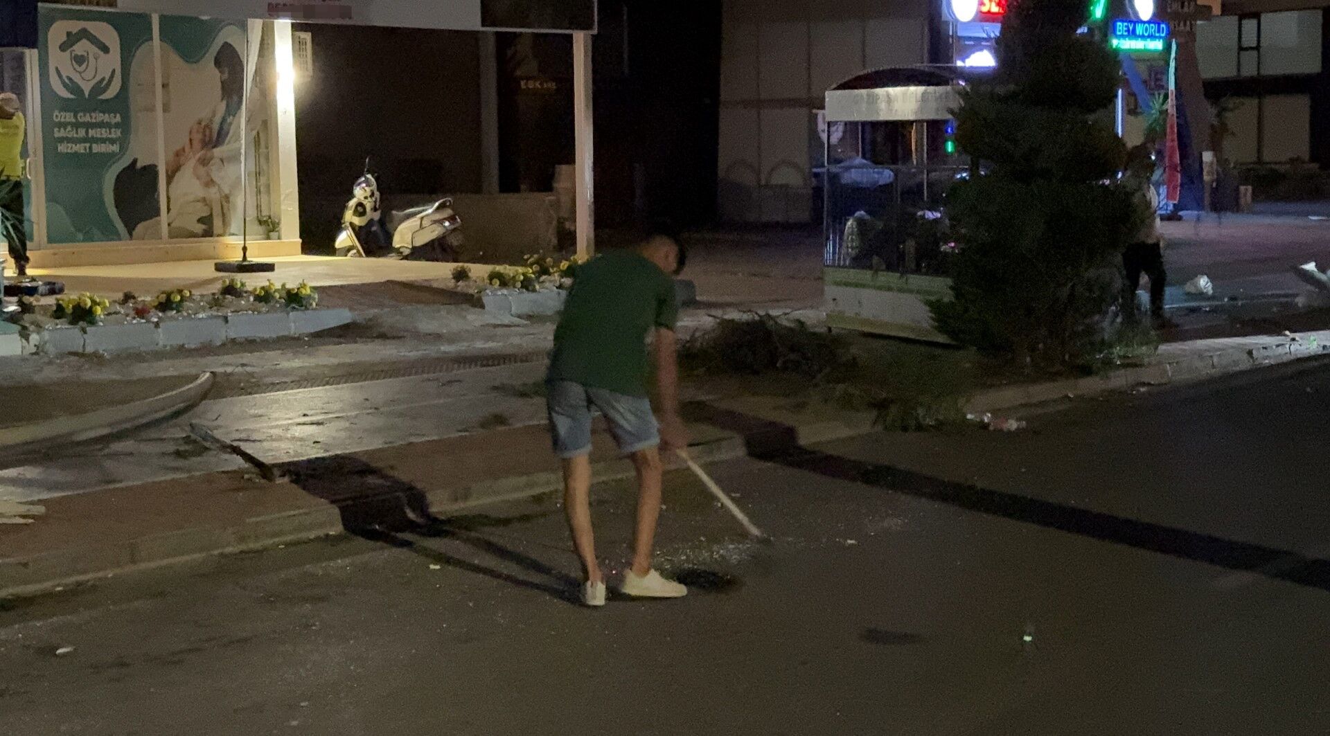 Antalya’da Kontrolden Çıktı Ortalık Savaş Alınana Döndü (4)